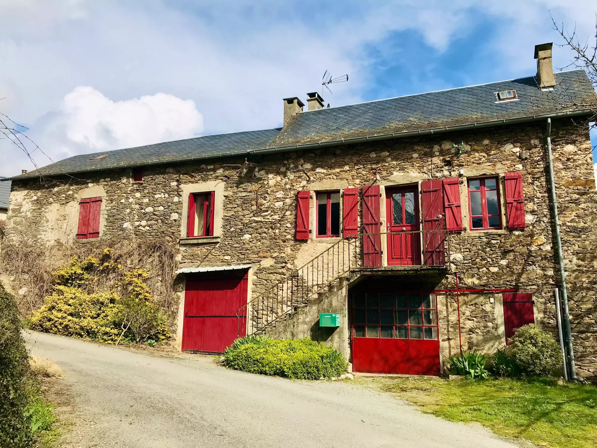 House in La Salvetat-Peyrales - view 1