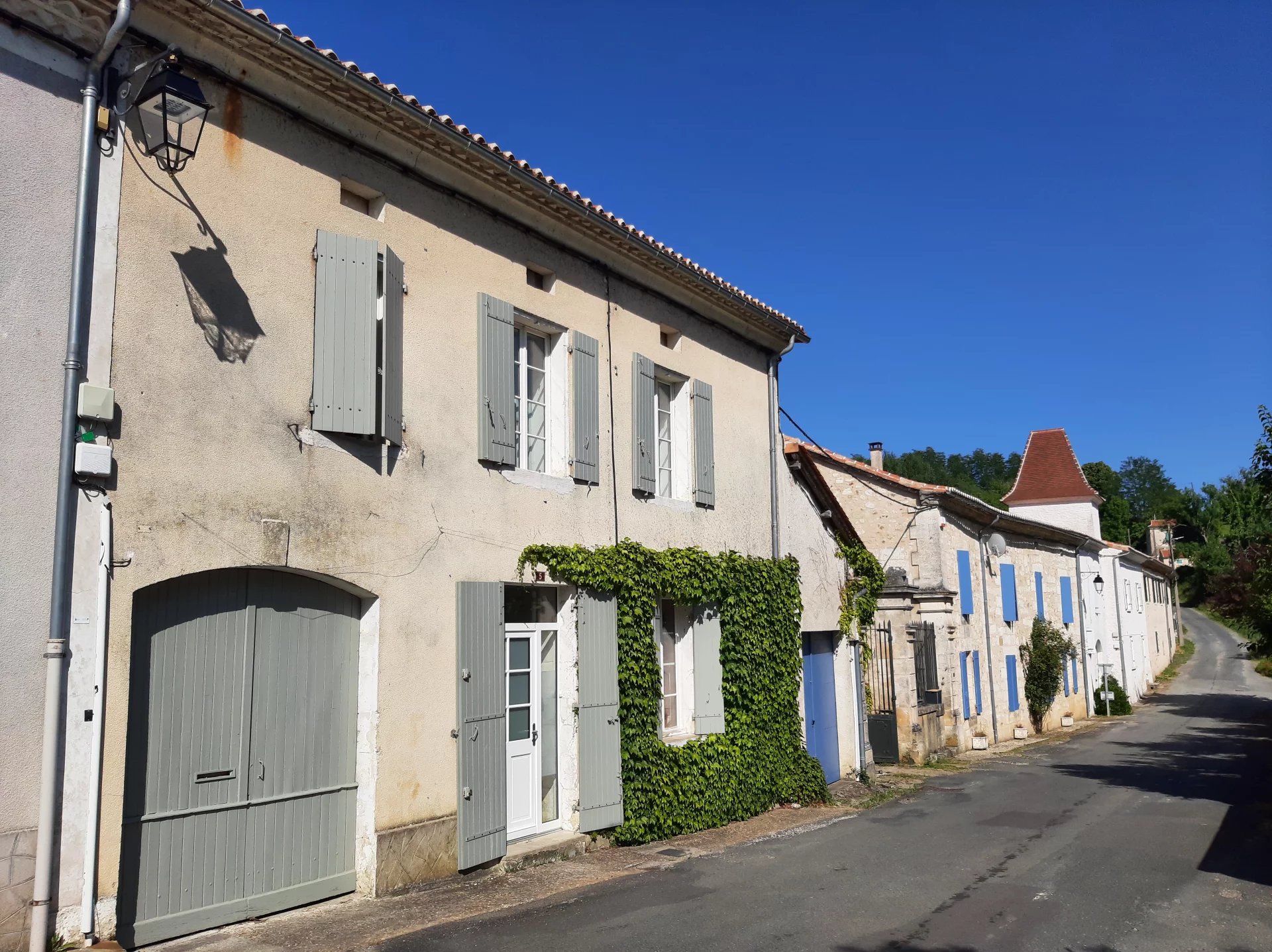 House in Vanxains - view 1
