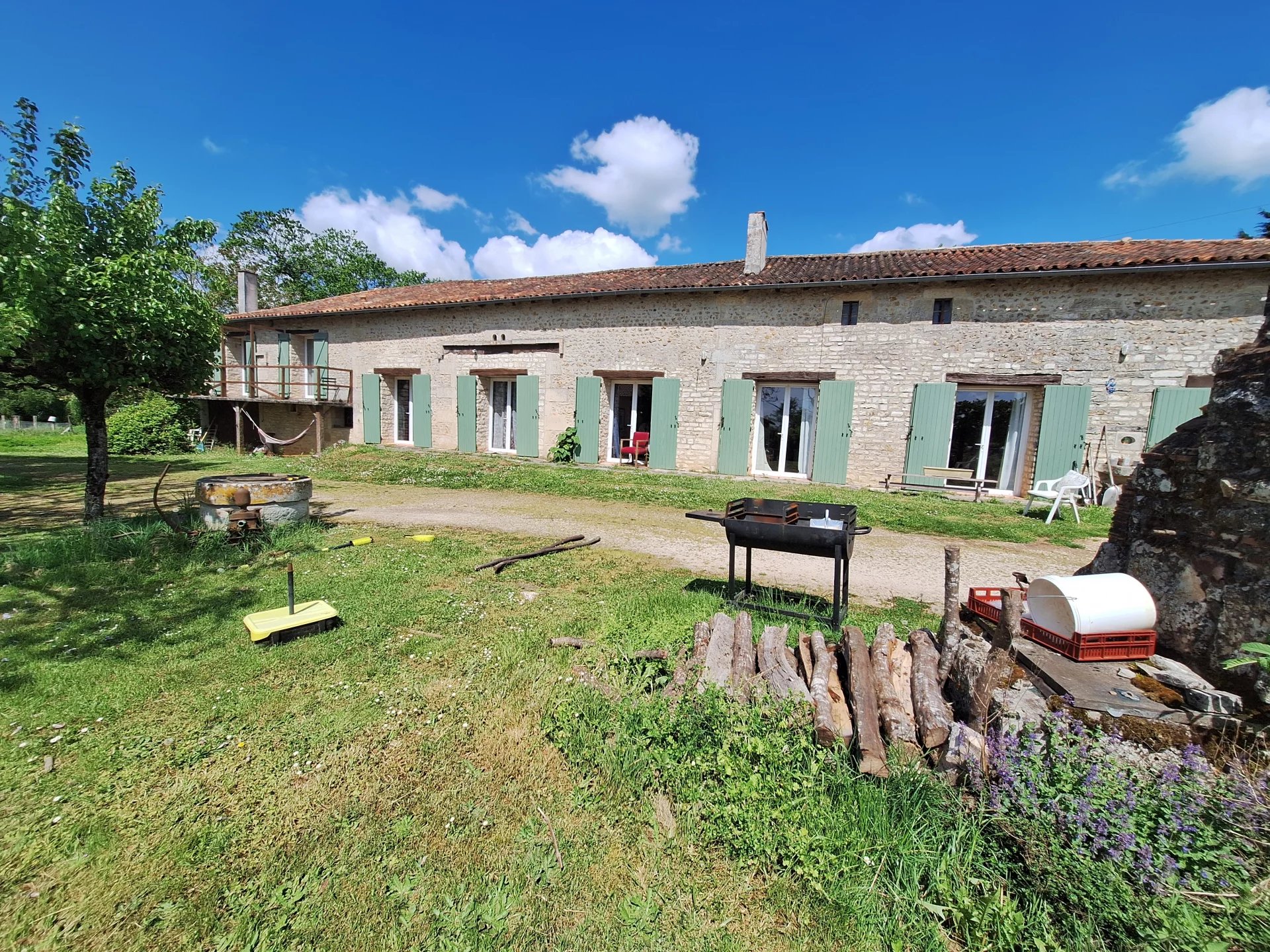 House in Lizant - view 1