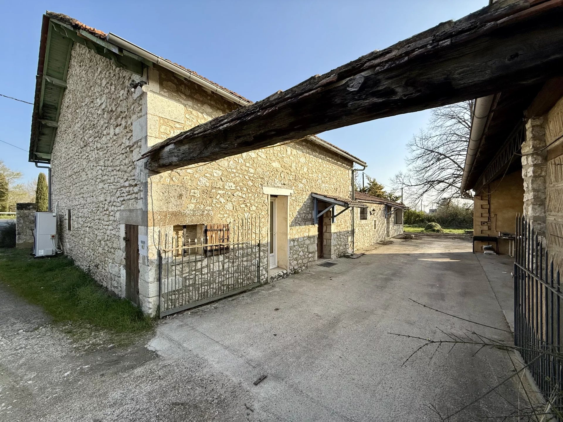 House in Rouffignac-de-Sigoules - view 1