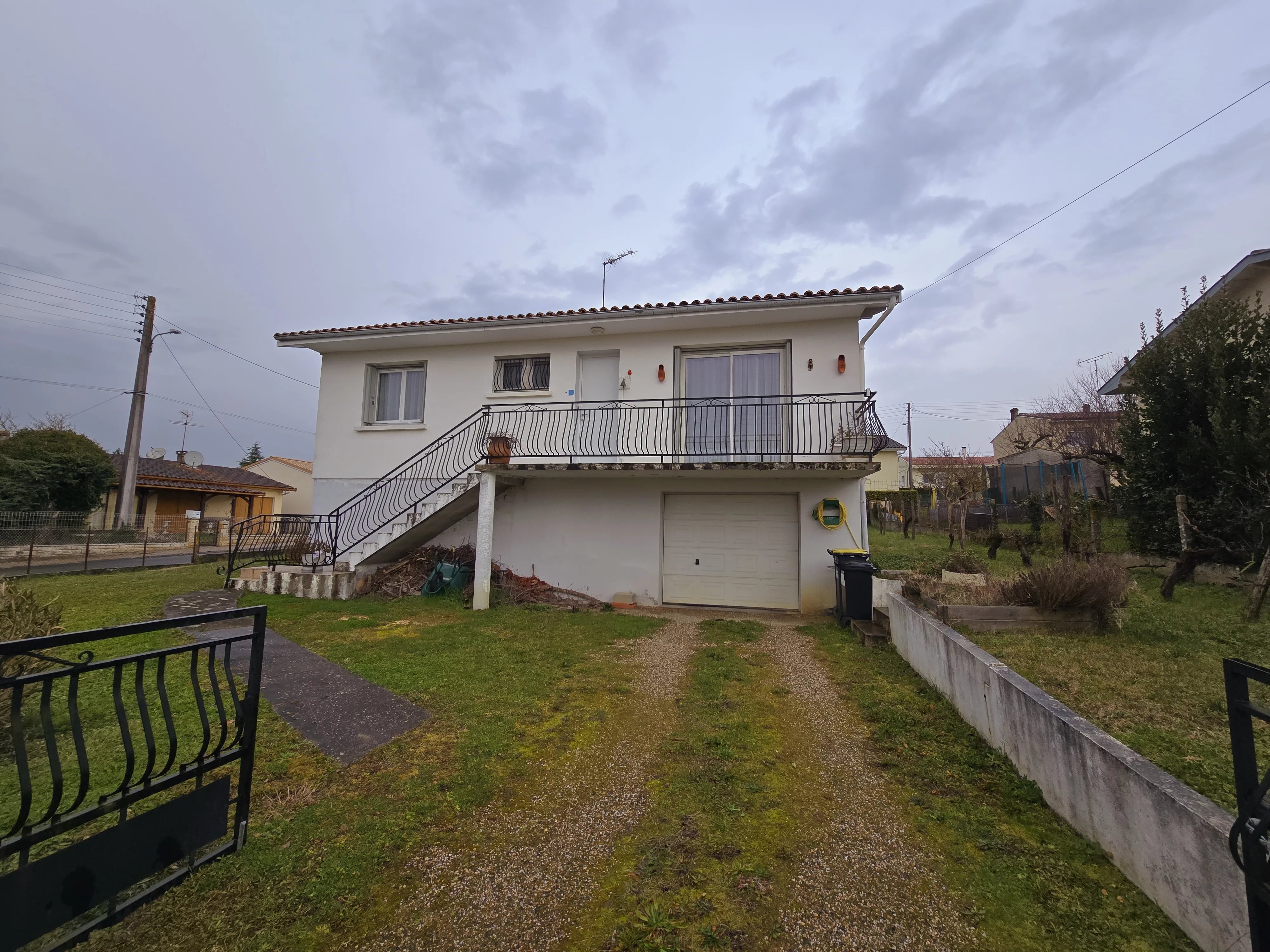 House in Miramont-de-Guyenne - view 1