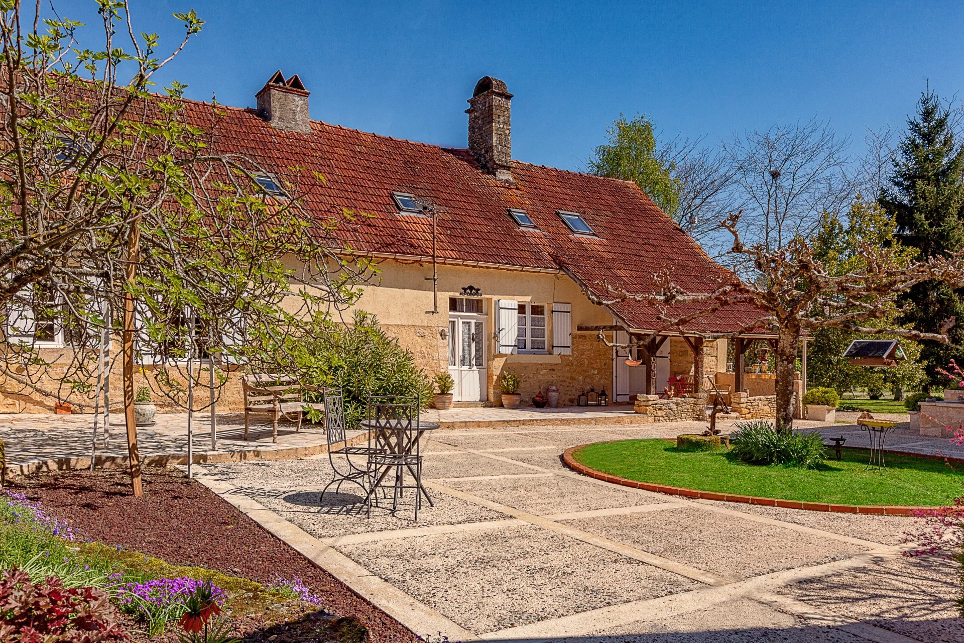 House in Meyrals - view 1