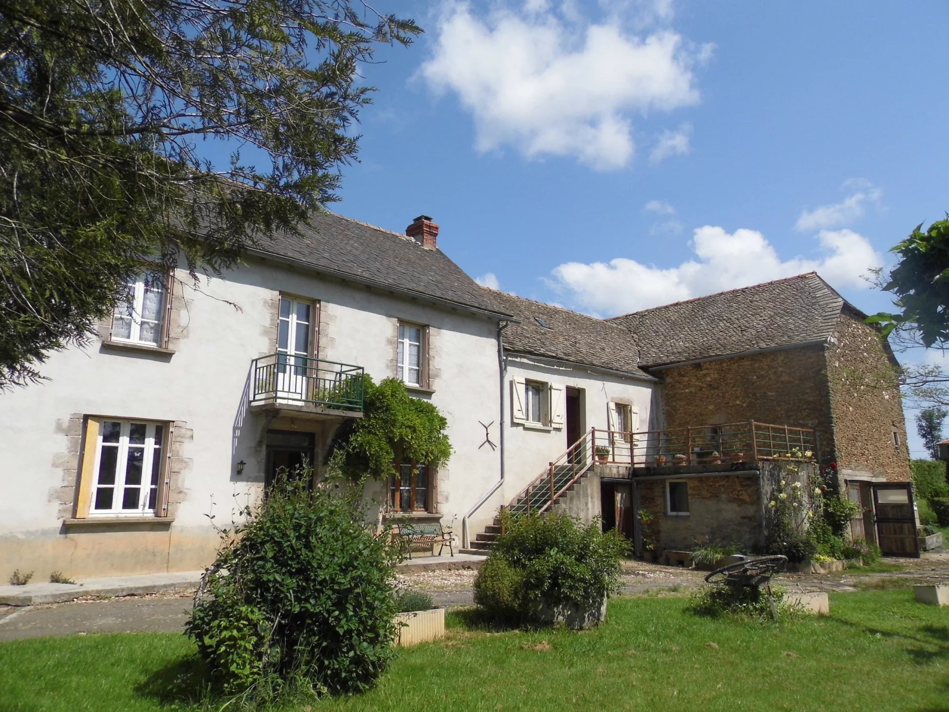 House in Rieupeyroux - view 1