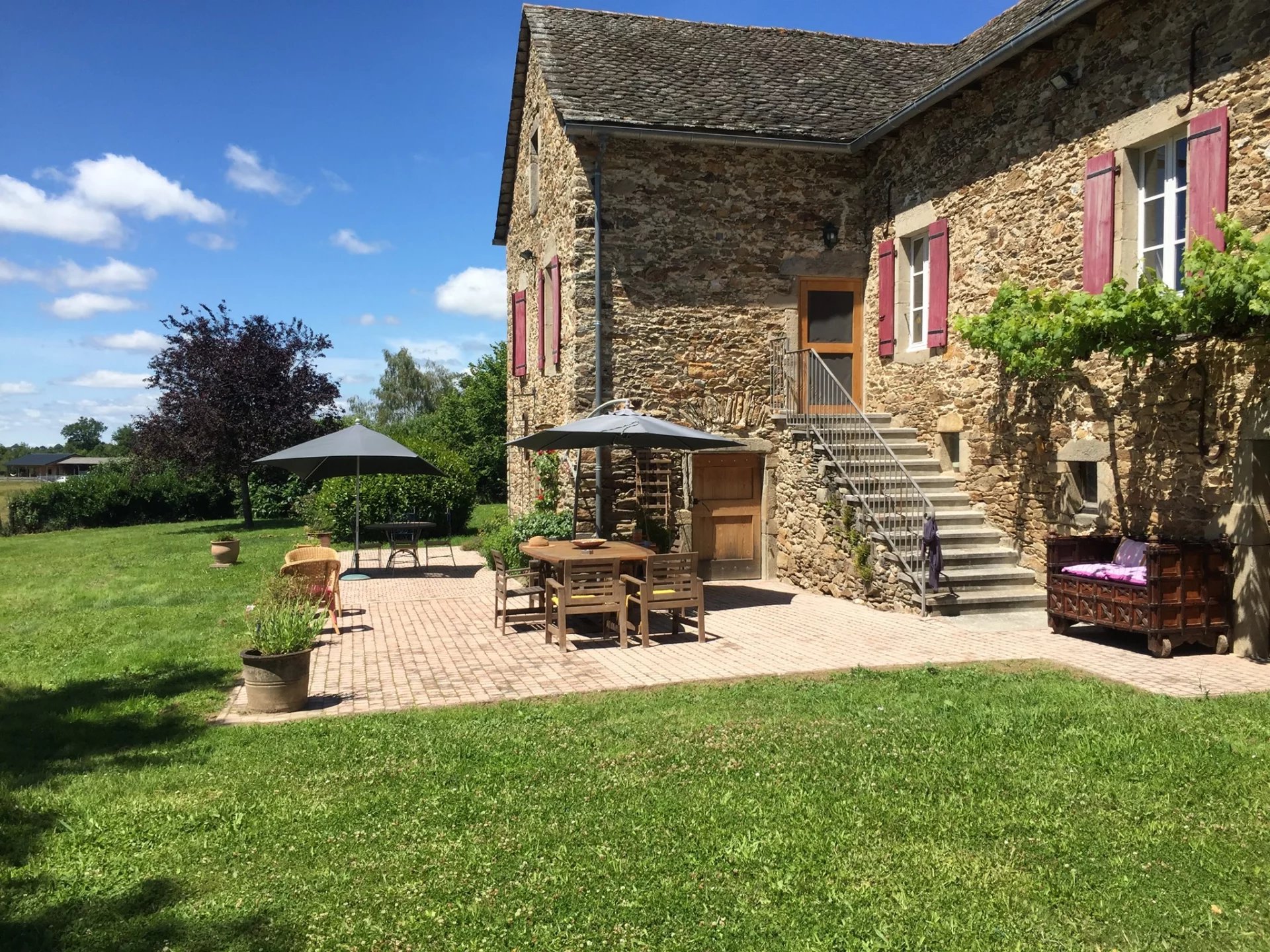 House in Rieupeyroux - view 1