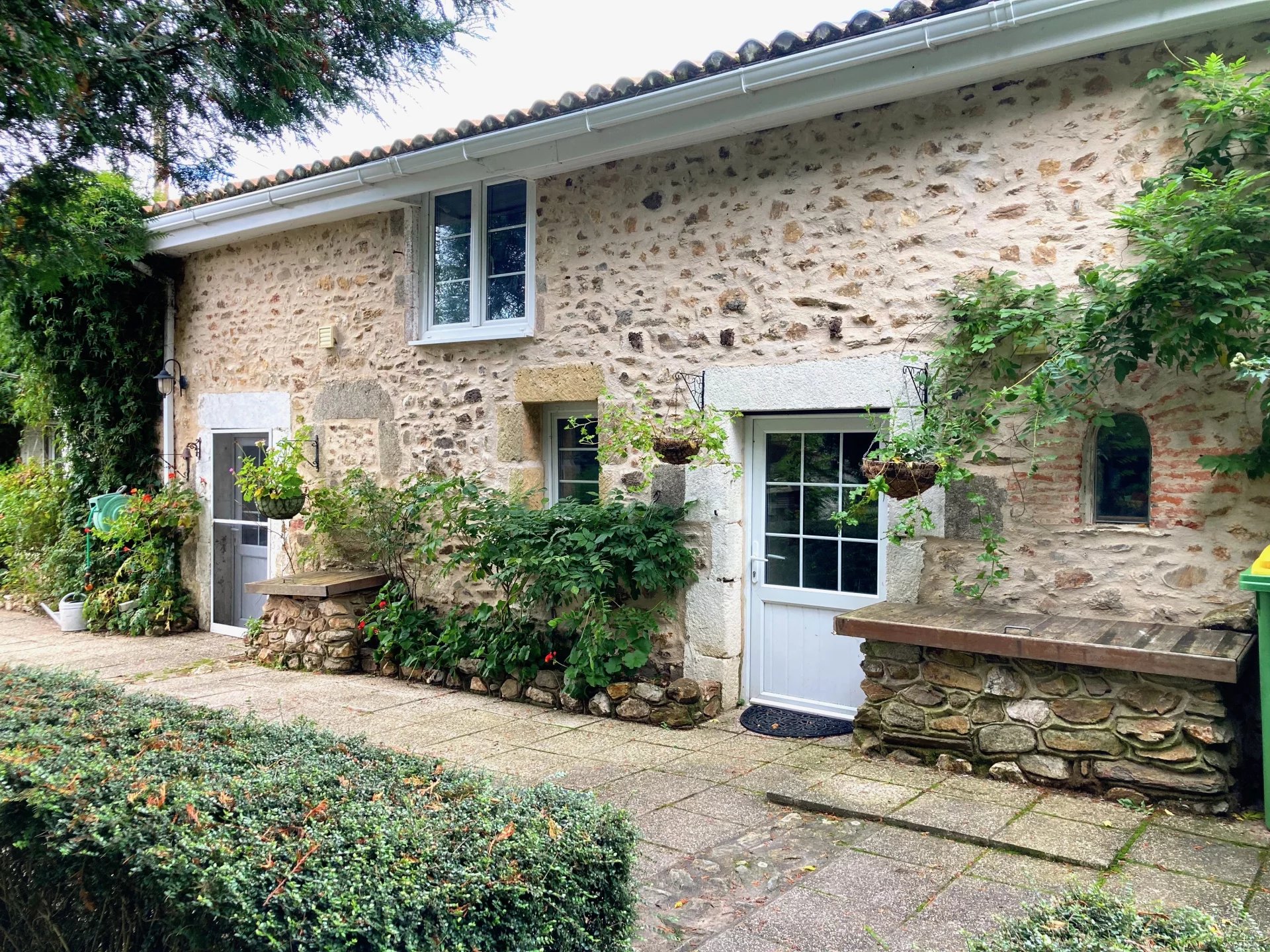 House in Fenioux - view 1