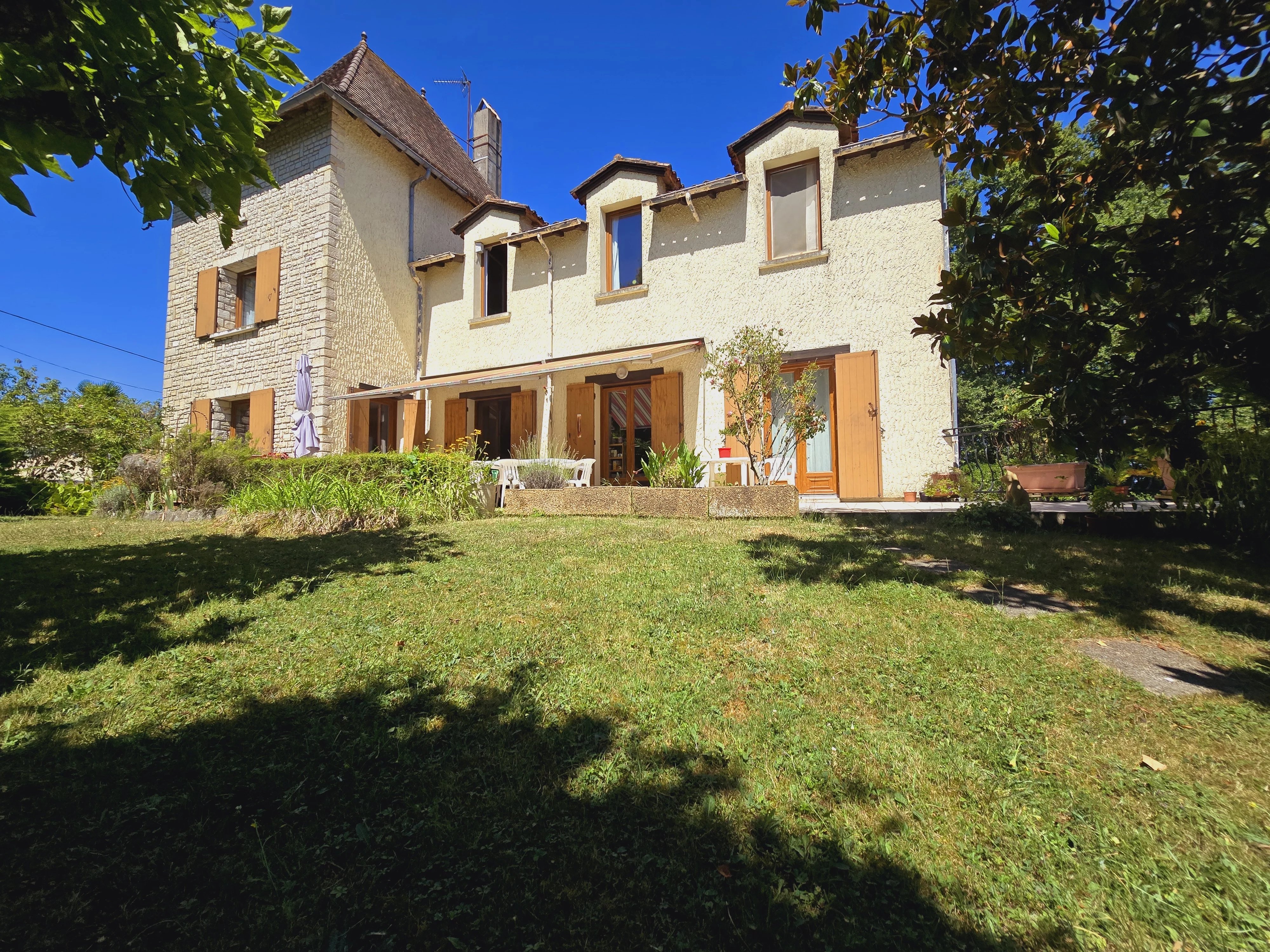 House in Riocaud - view 1