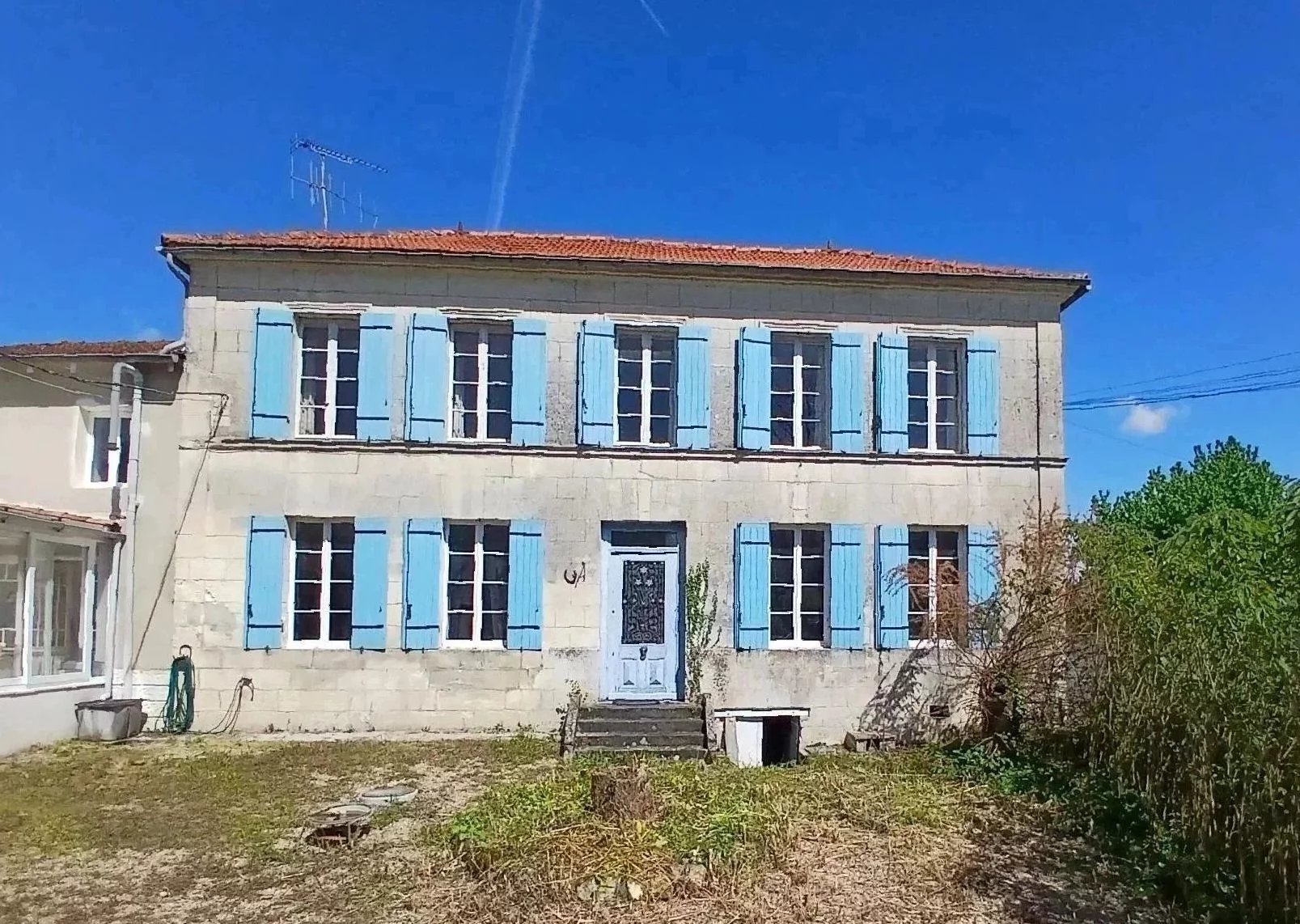 House in Jonzac - view 1