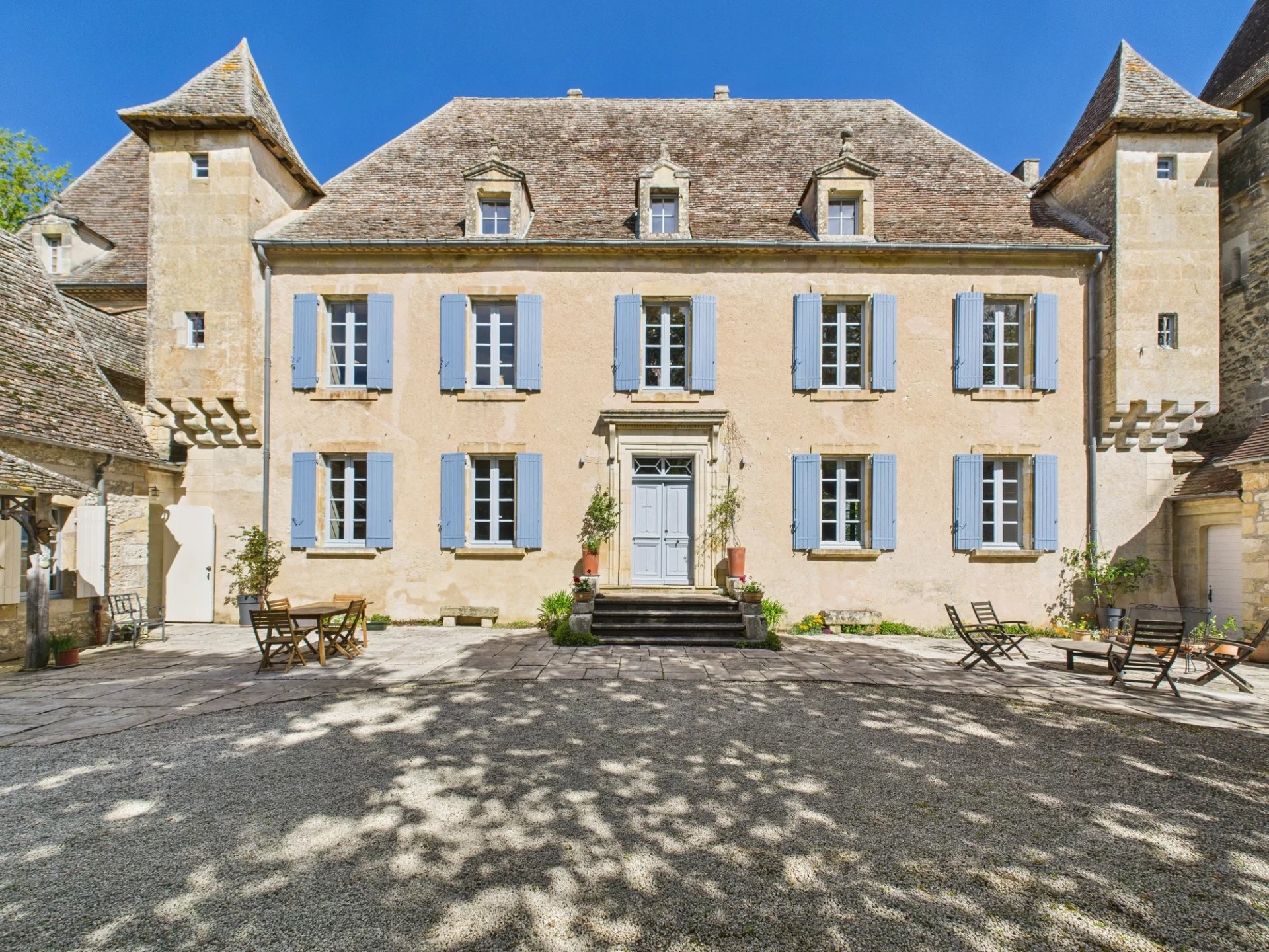 House in Monflanquin - view 1