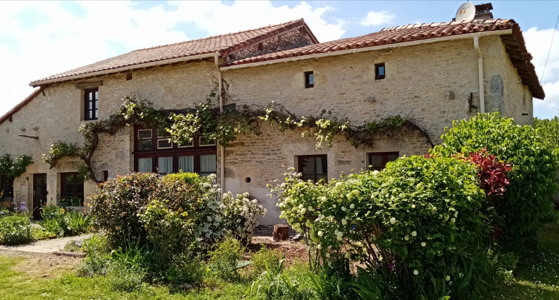 House in Savigne - view 1