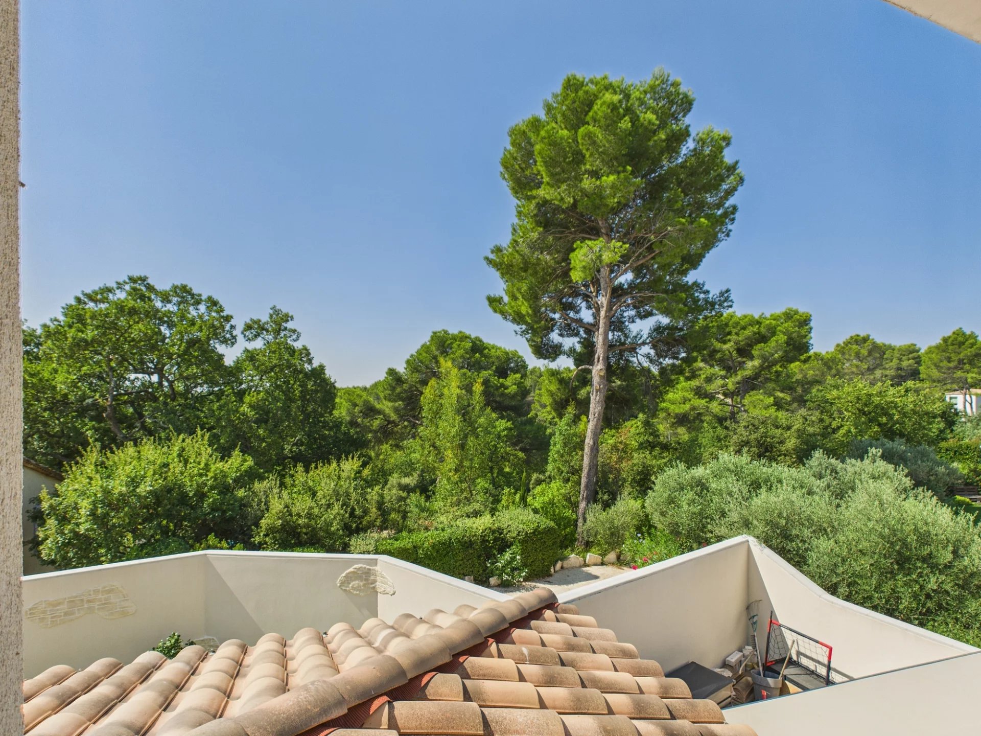 House in Eguilles - view 1
