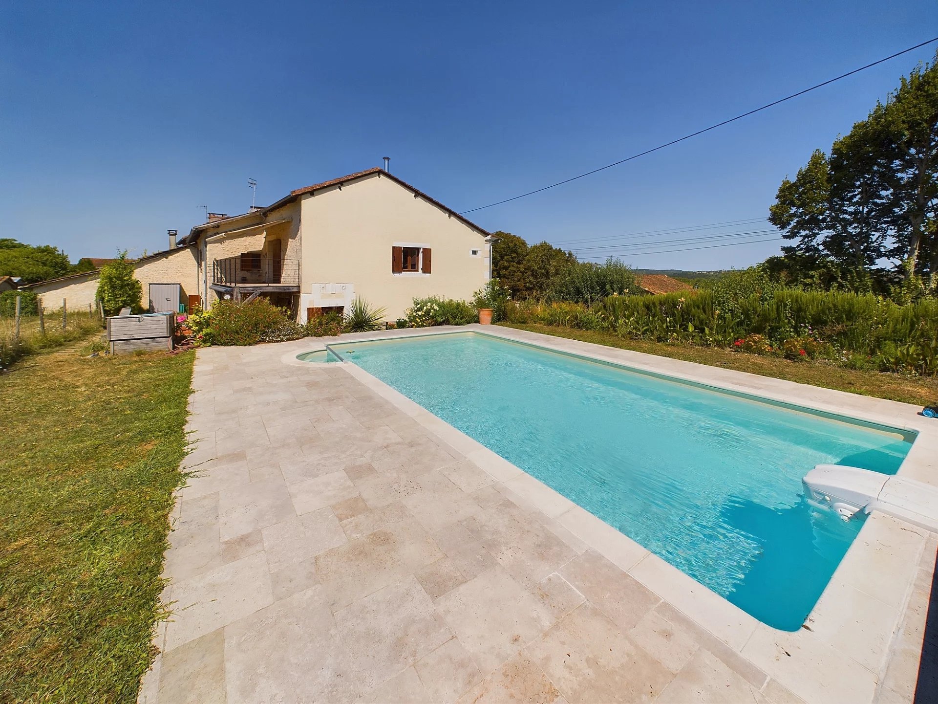 House in Riberac - view 1