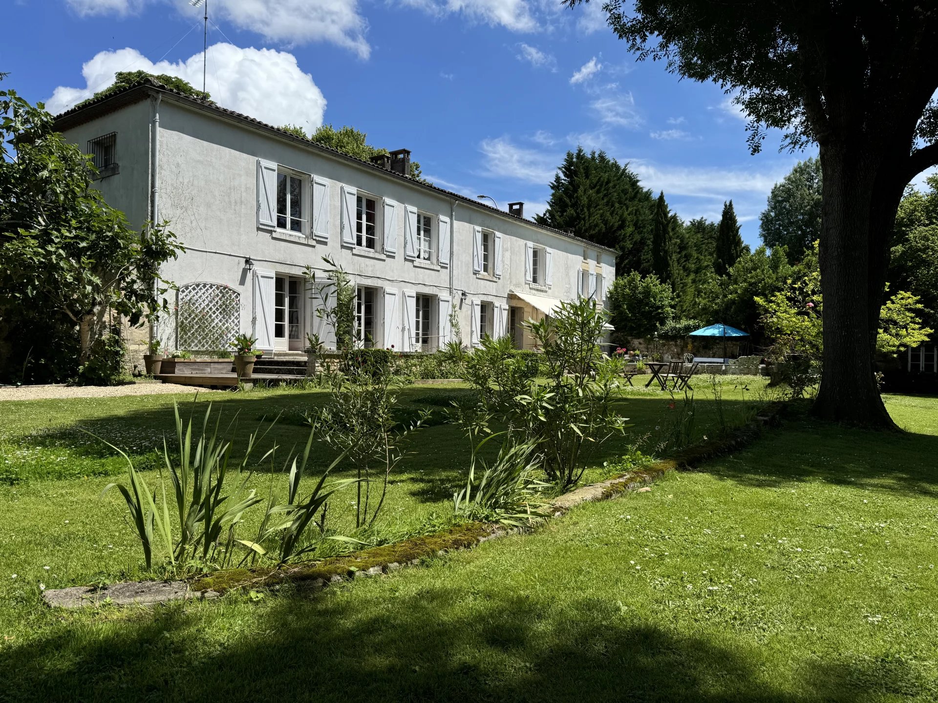 House in Cognac - view 1