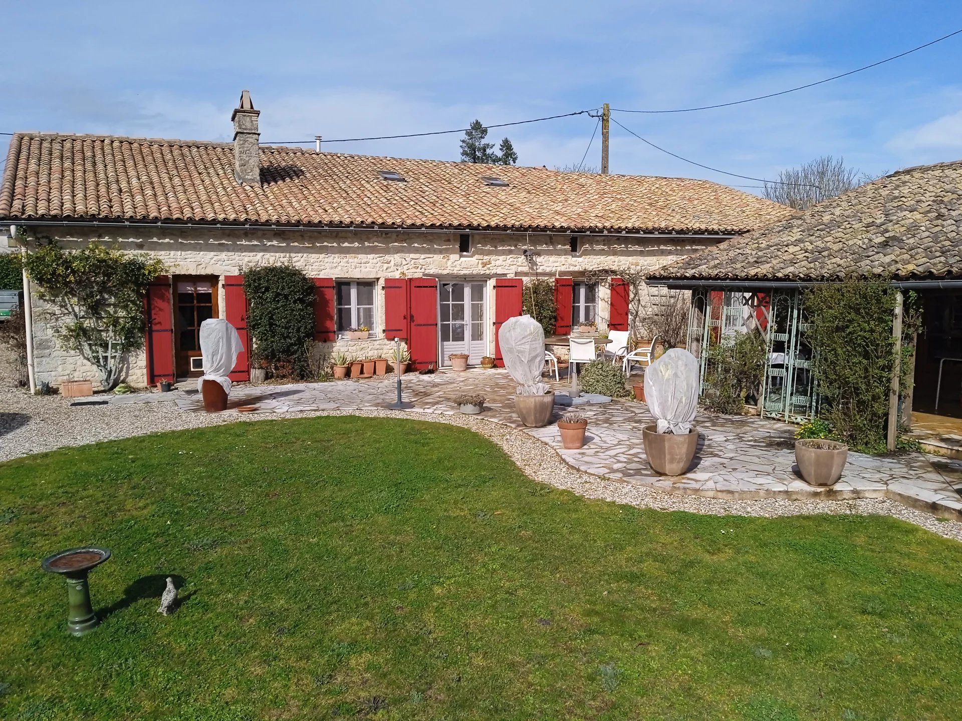 House in Saint-Coutant - view 1