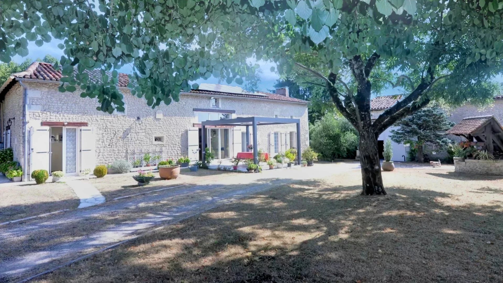 House in Aubeterre-sur-Dronne - view 1