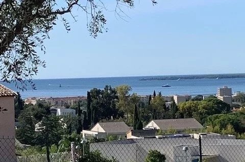 Villa in Antibes - view 1