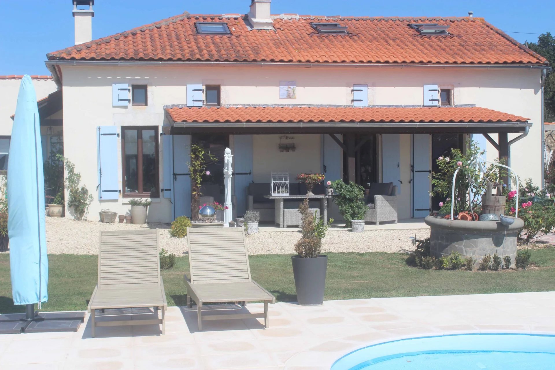 House in Mirambeau - view 1