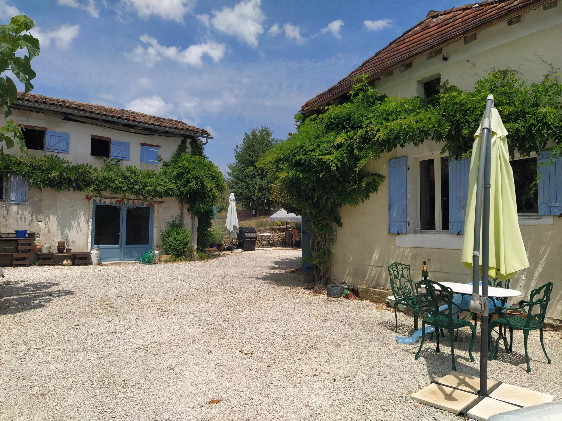 House in Vendoire - view 1