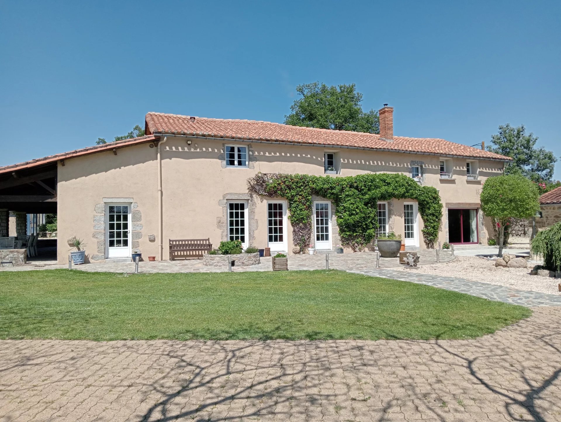 House in Saint-Aubin-le-Cloud - view 1