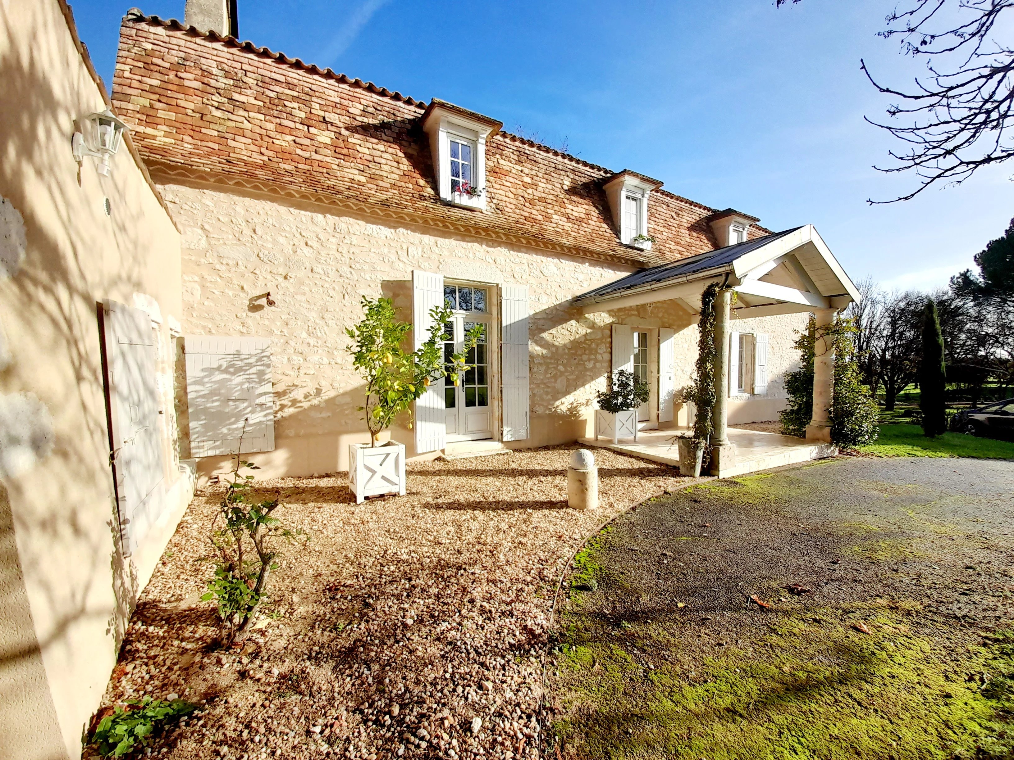 House in Castillonnes - view 1
