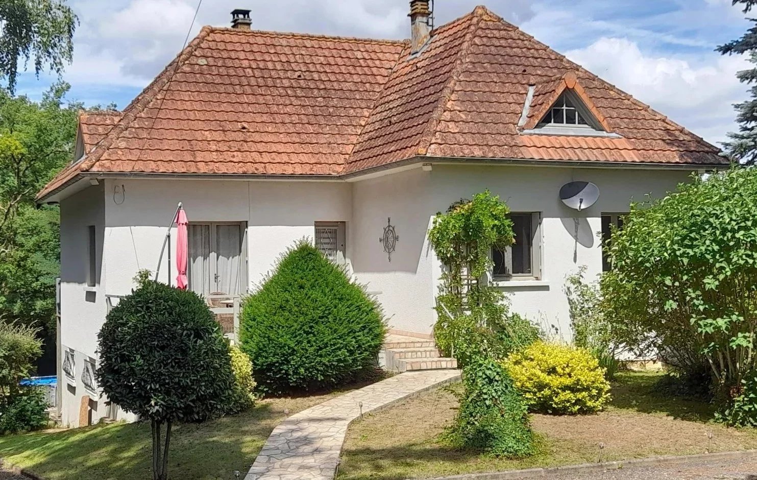 House in Pressac - view 1