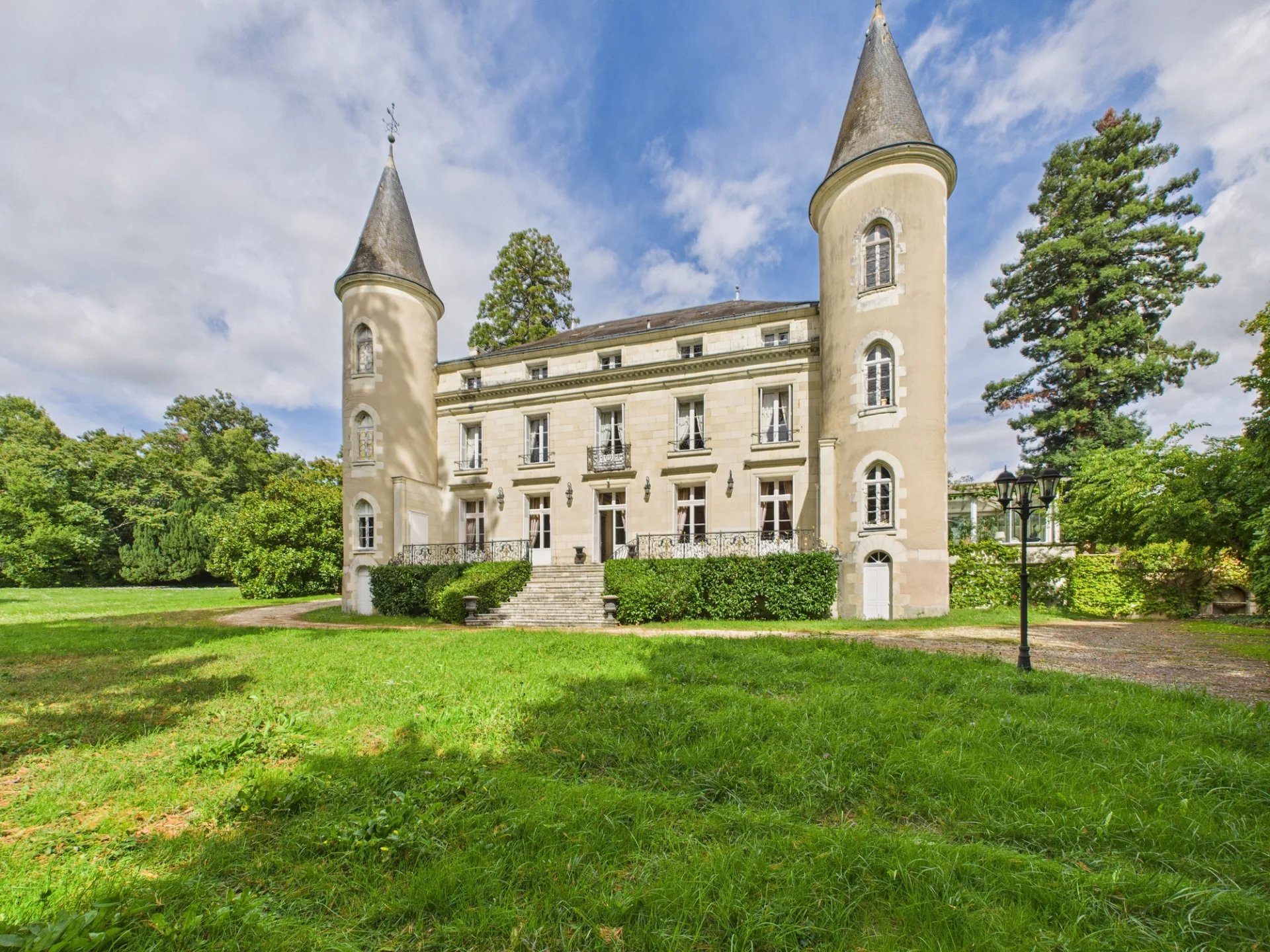 House in Tournon-Saint-Pierre - view 1