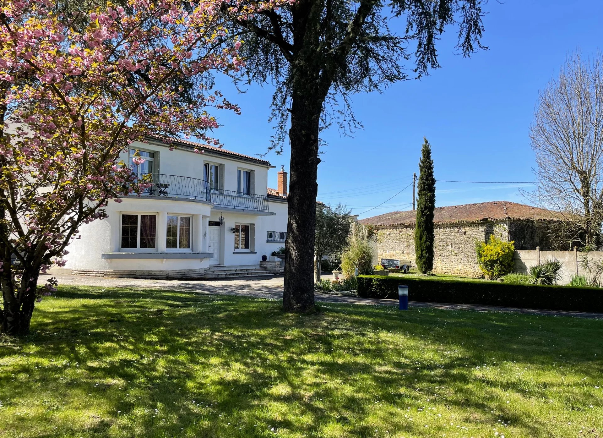 House in Le Douhet - view 1