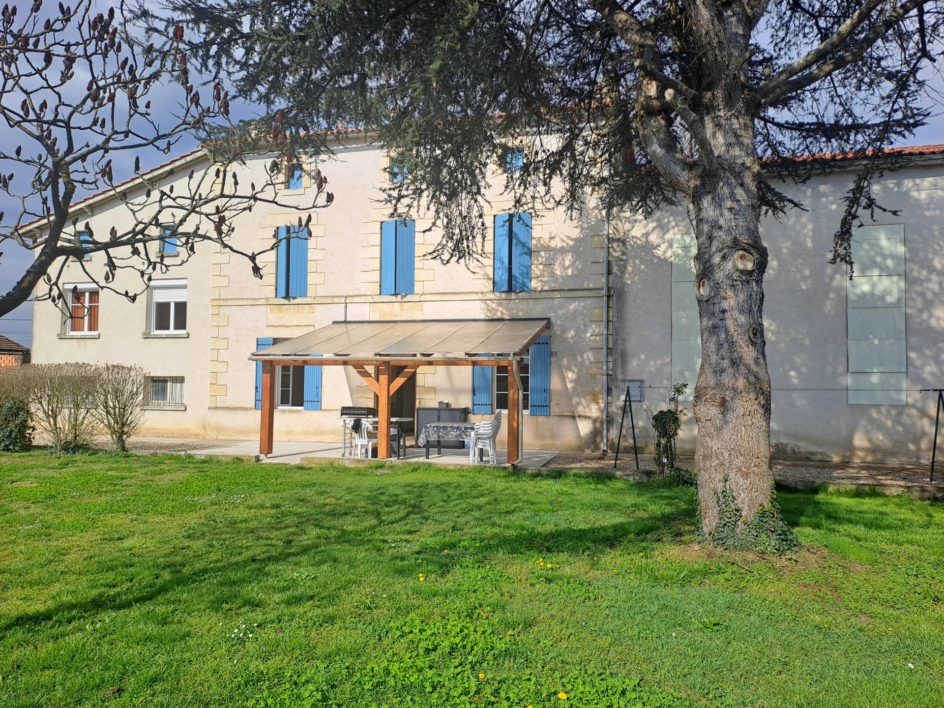 House in Sainte-Bazeille - view 1