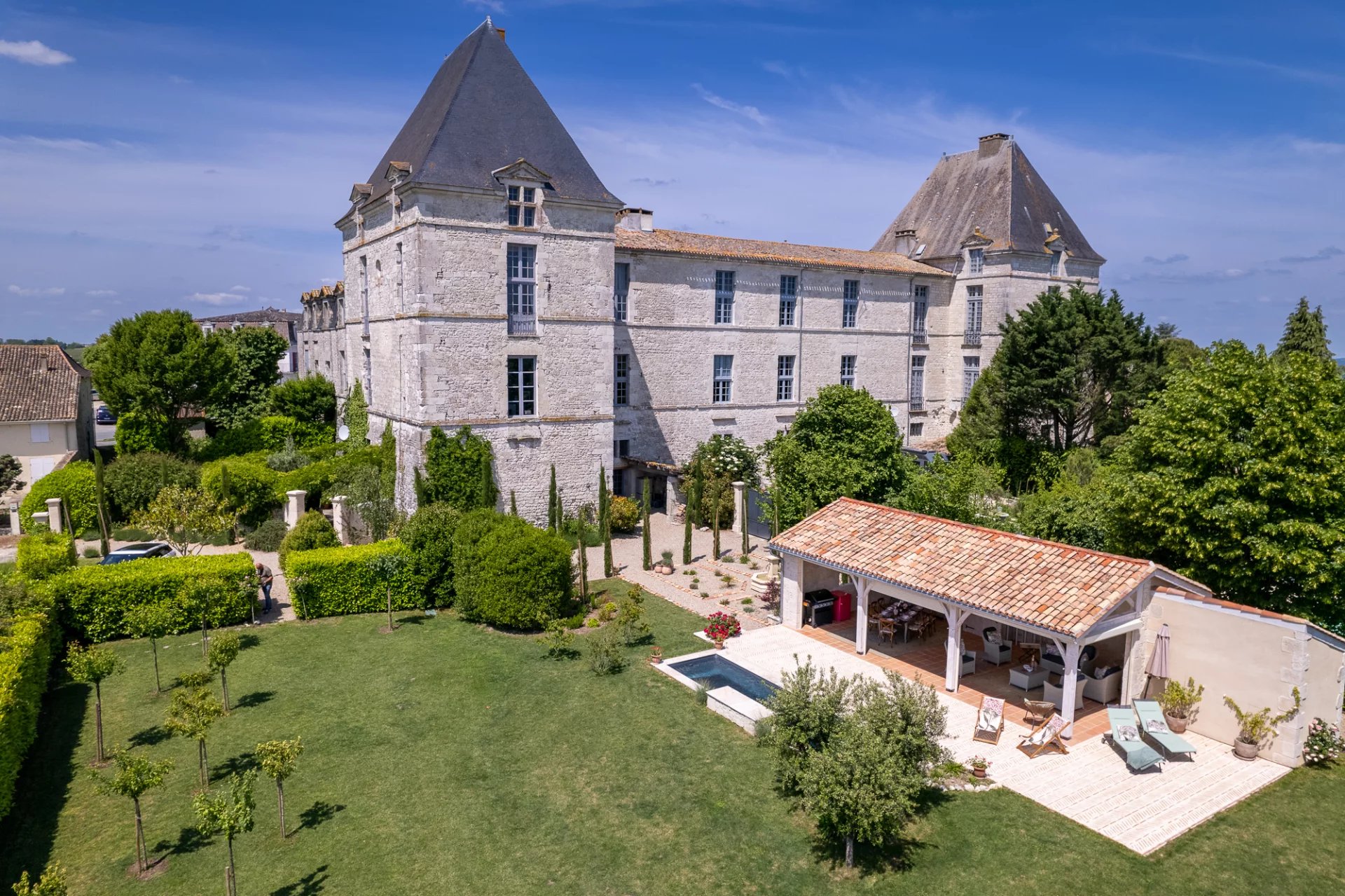 House in Saussignac - view 1