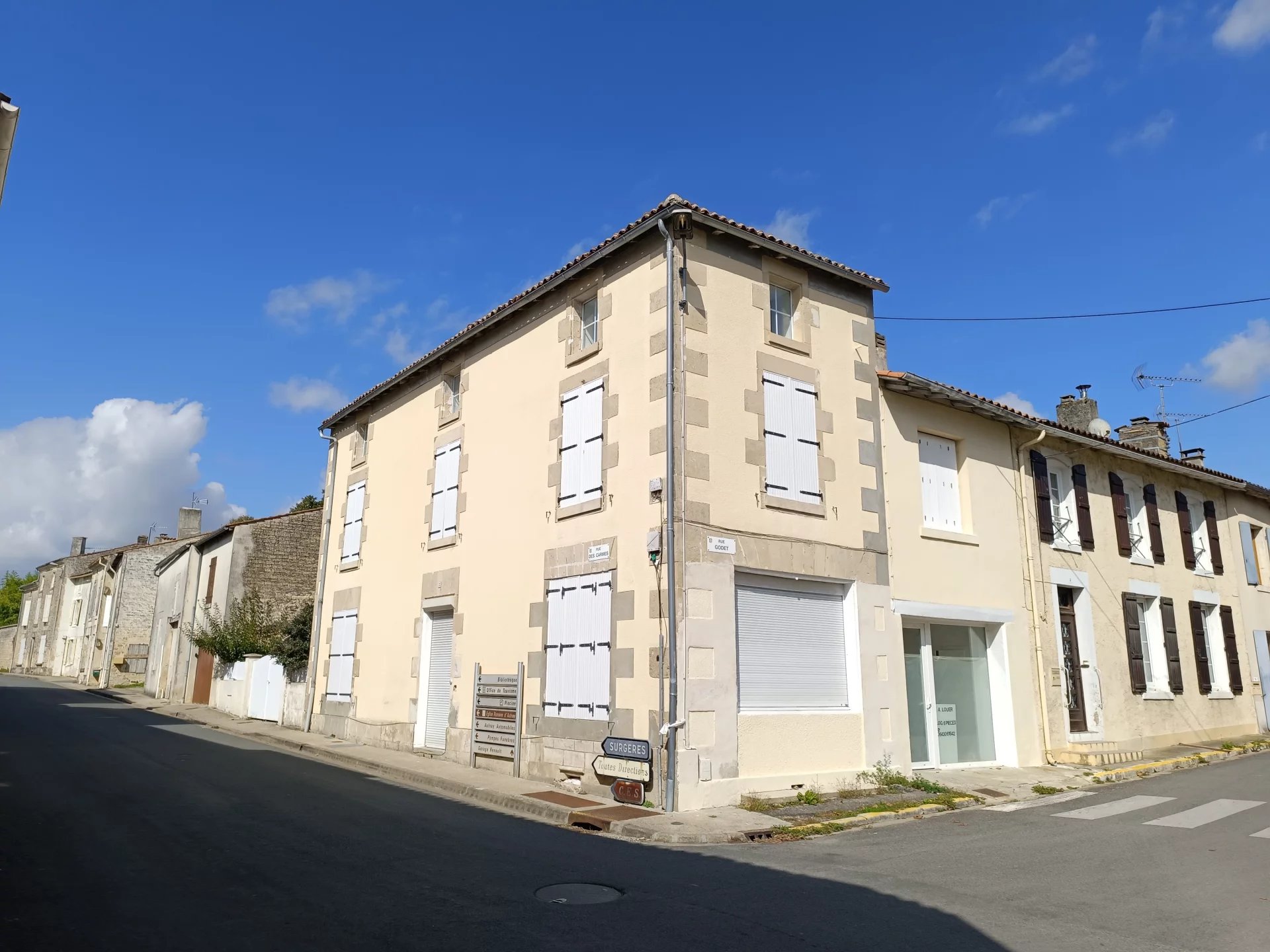 House in Aulnay - view 1