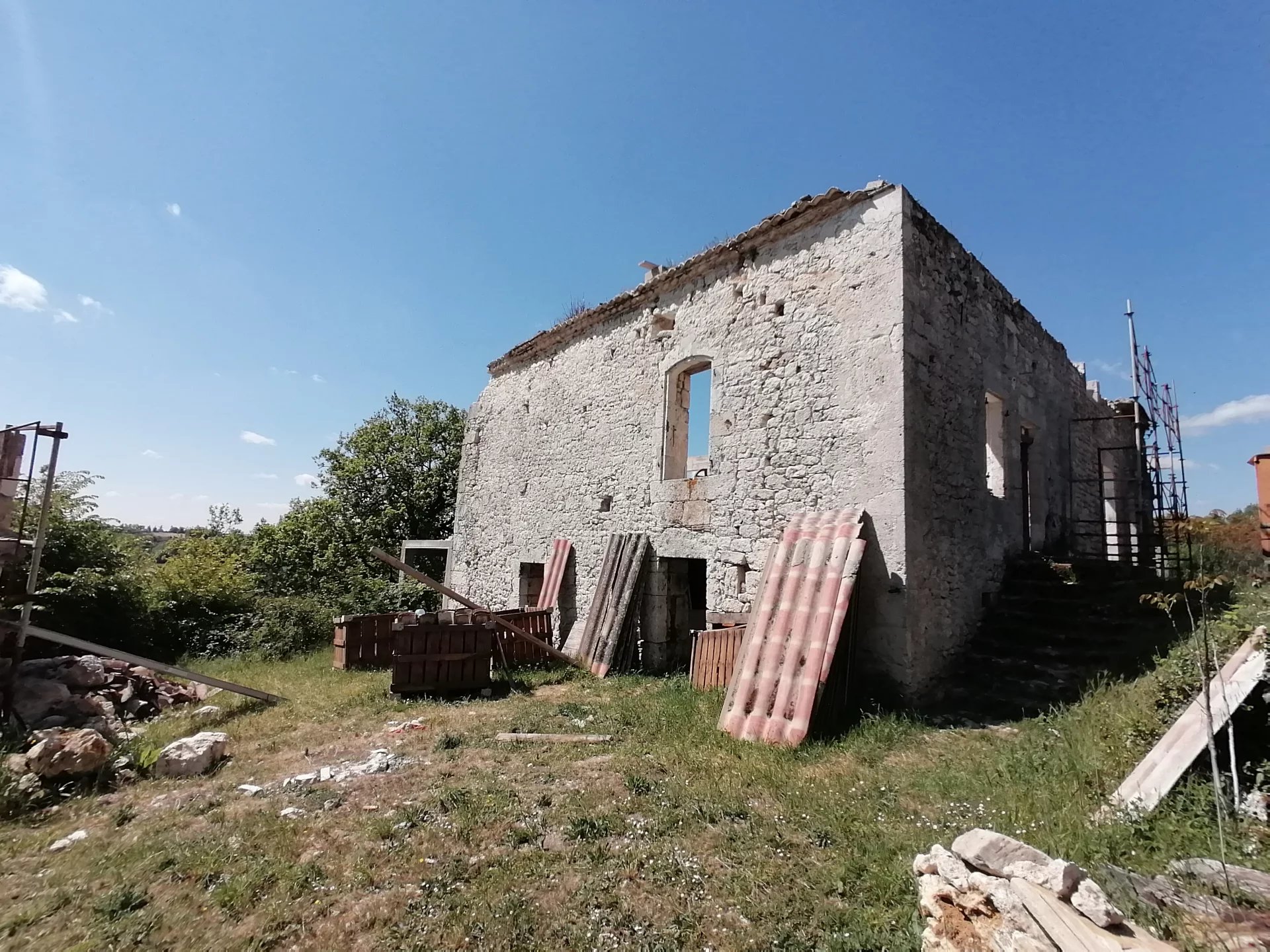 House in Lacour - view 1