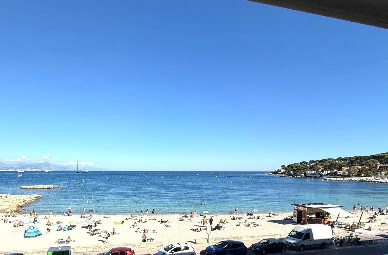 Apartment in Antibes - view 1