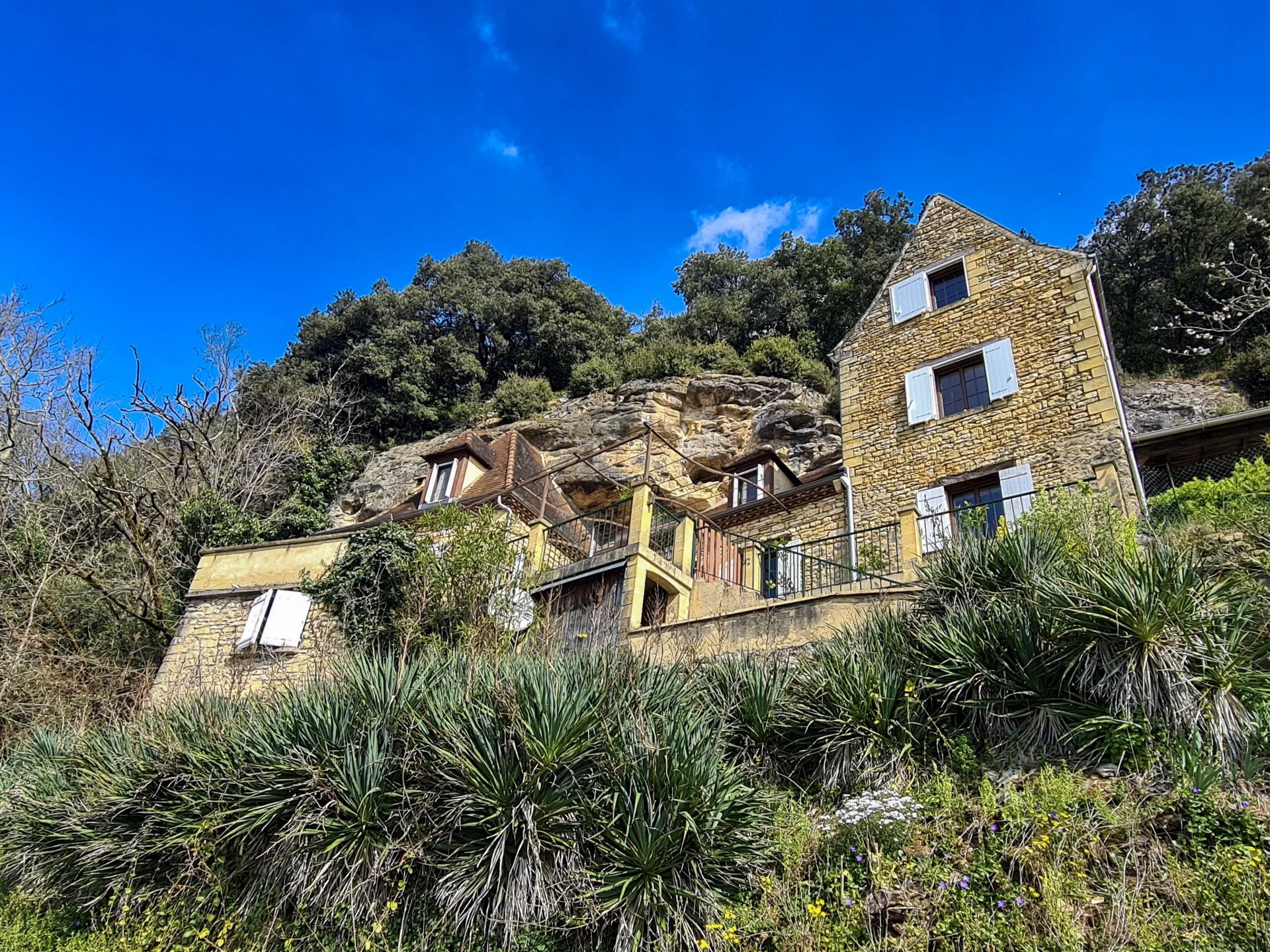 House in La Roque-Gageac - view 1
