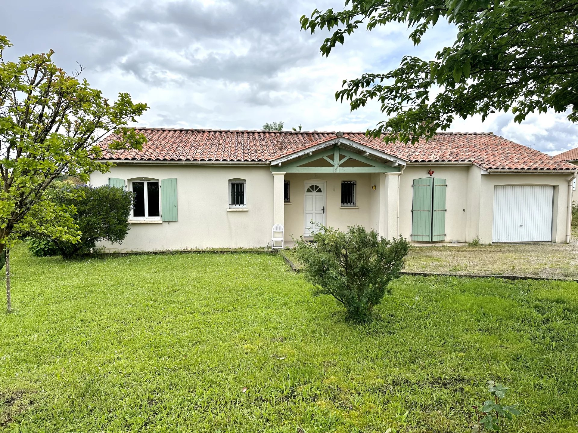 House in Saint-Romain - view 1