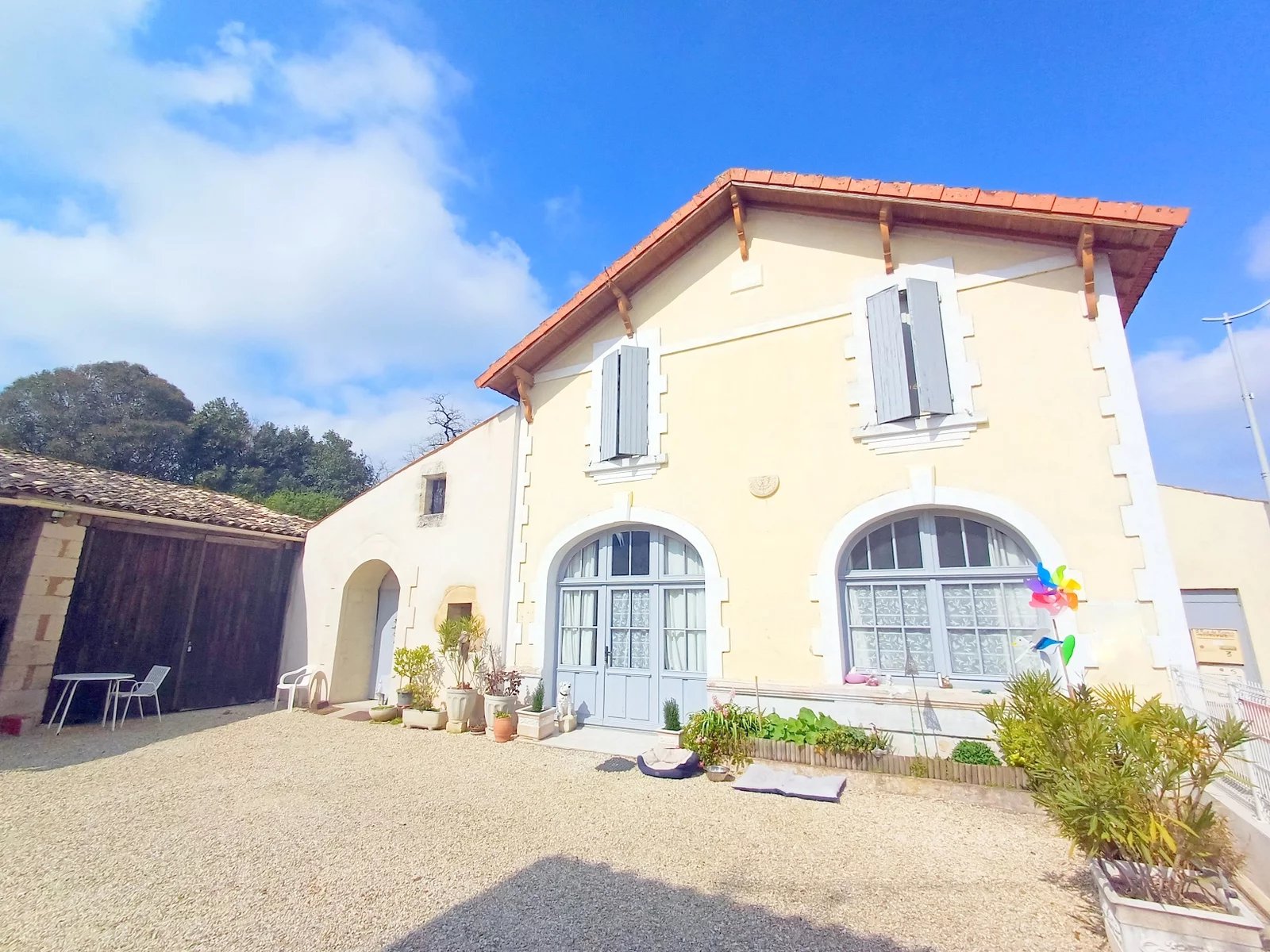 House in Saint-Fort-sur-Gironde - view 1