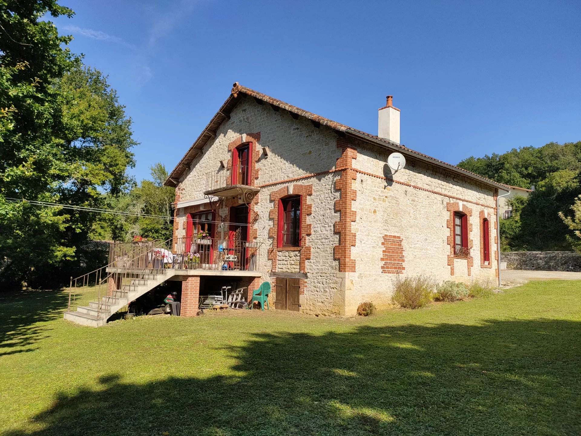House in Nanteuil-en-Vallee - view 1