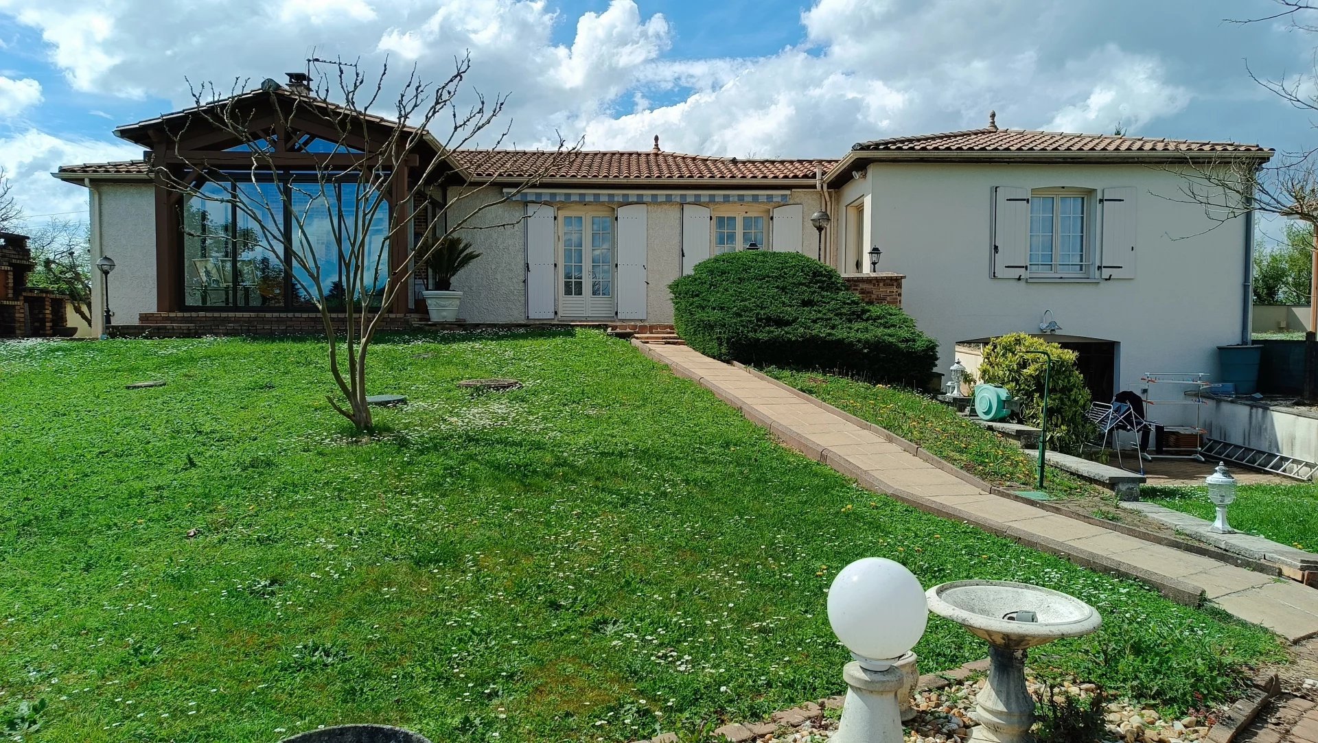 House in Condac - view 1