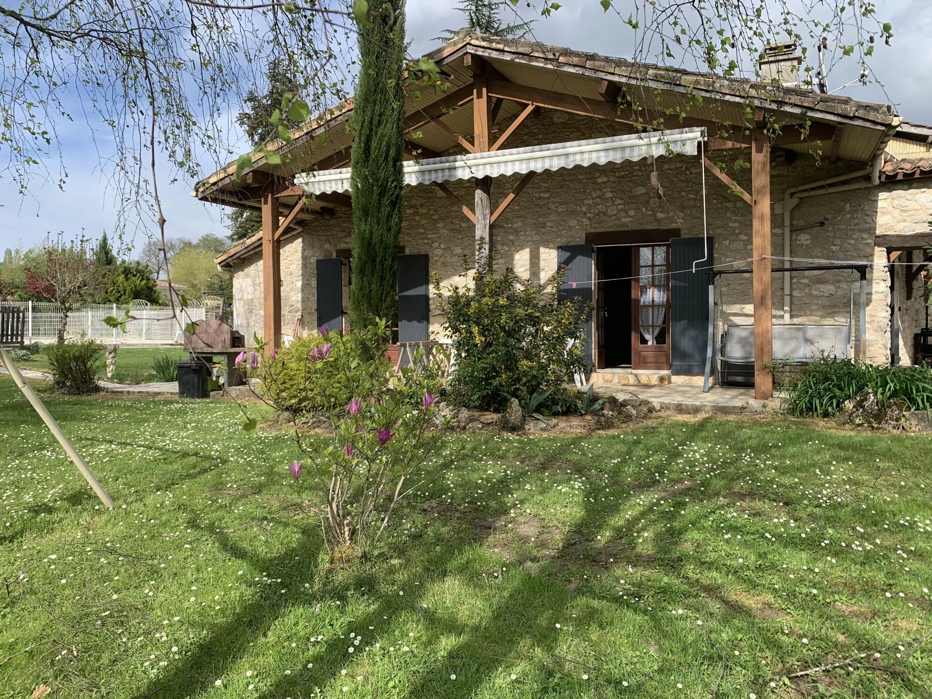 House in Duras - view 1
