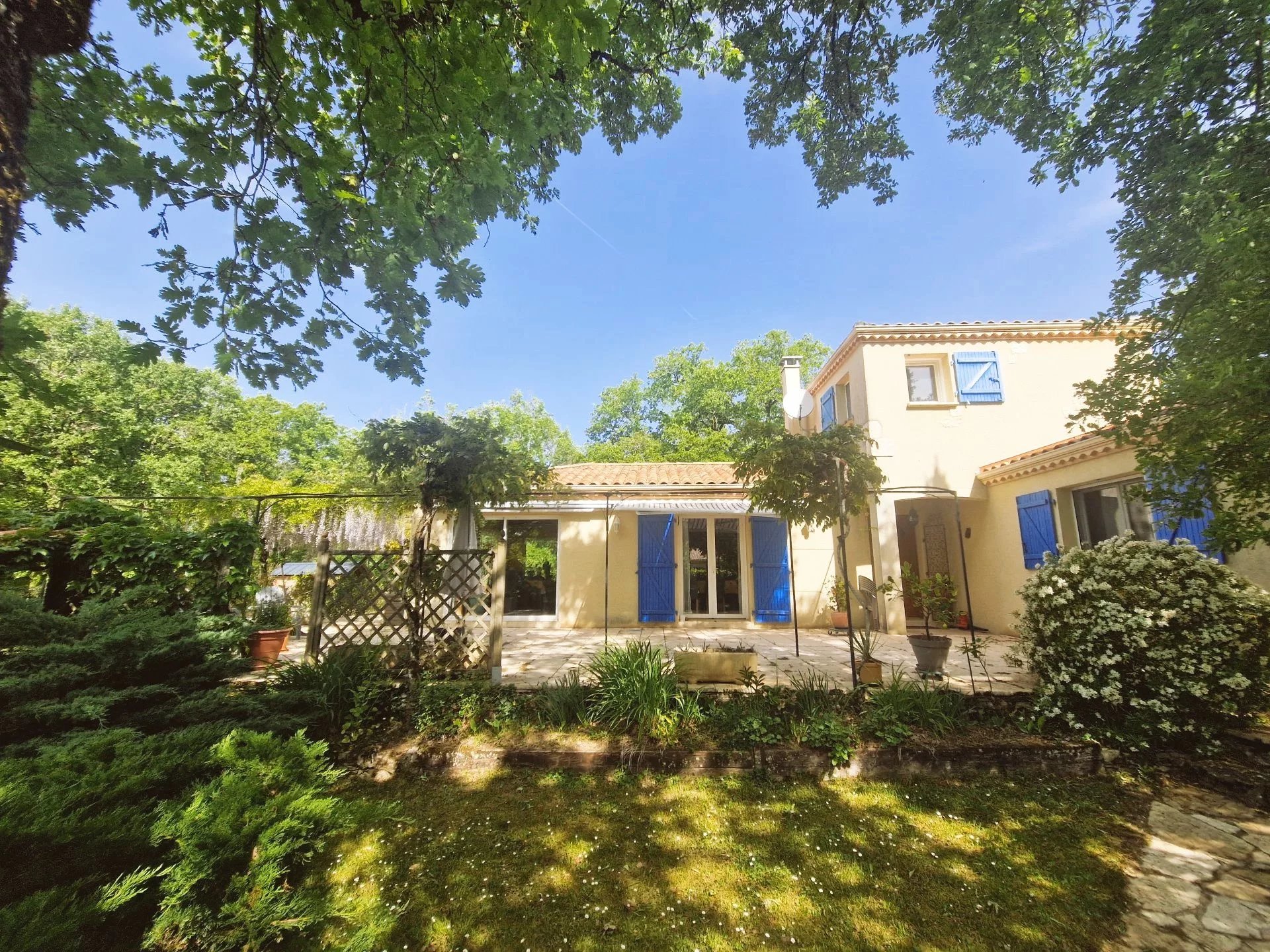 House in Lot - view 1