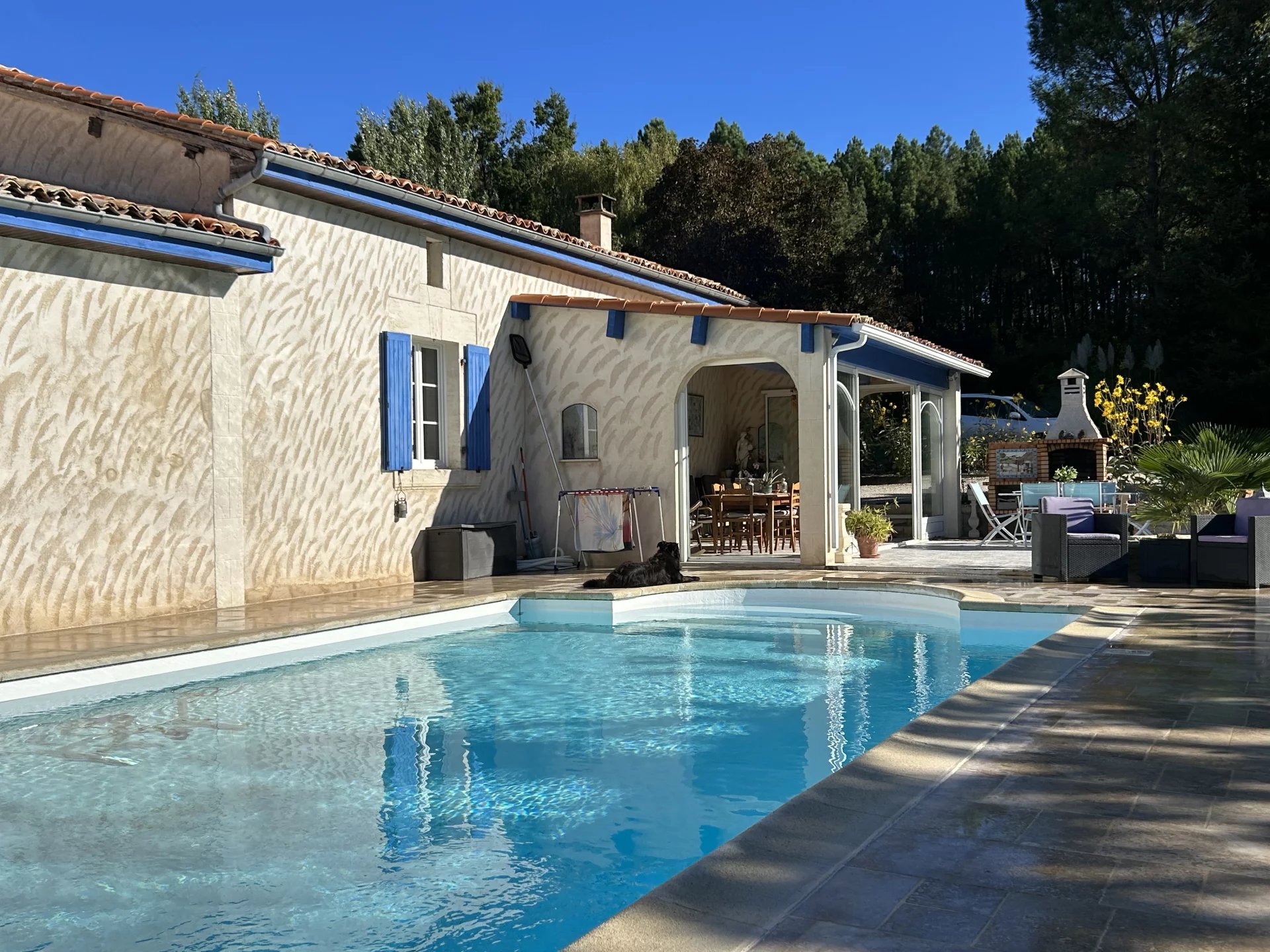 House in Barbezieux-Saint-Hilaire - view 1