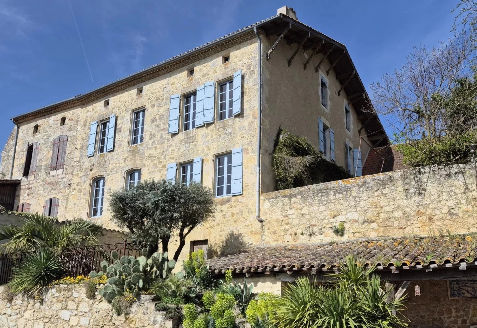 House in Miradoux - view 1