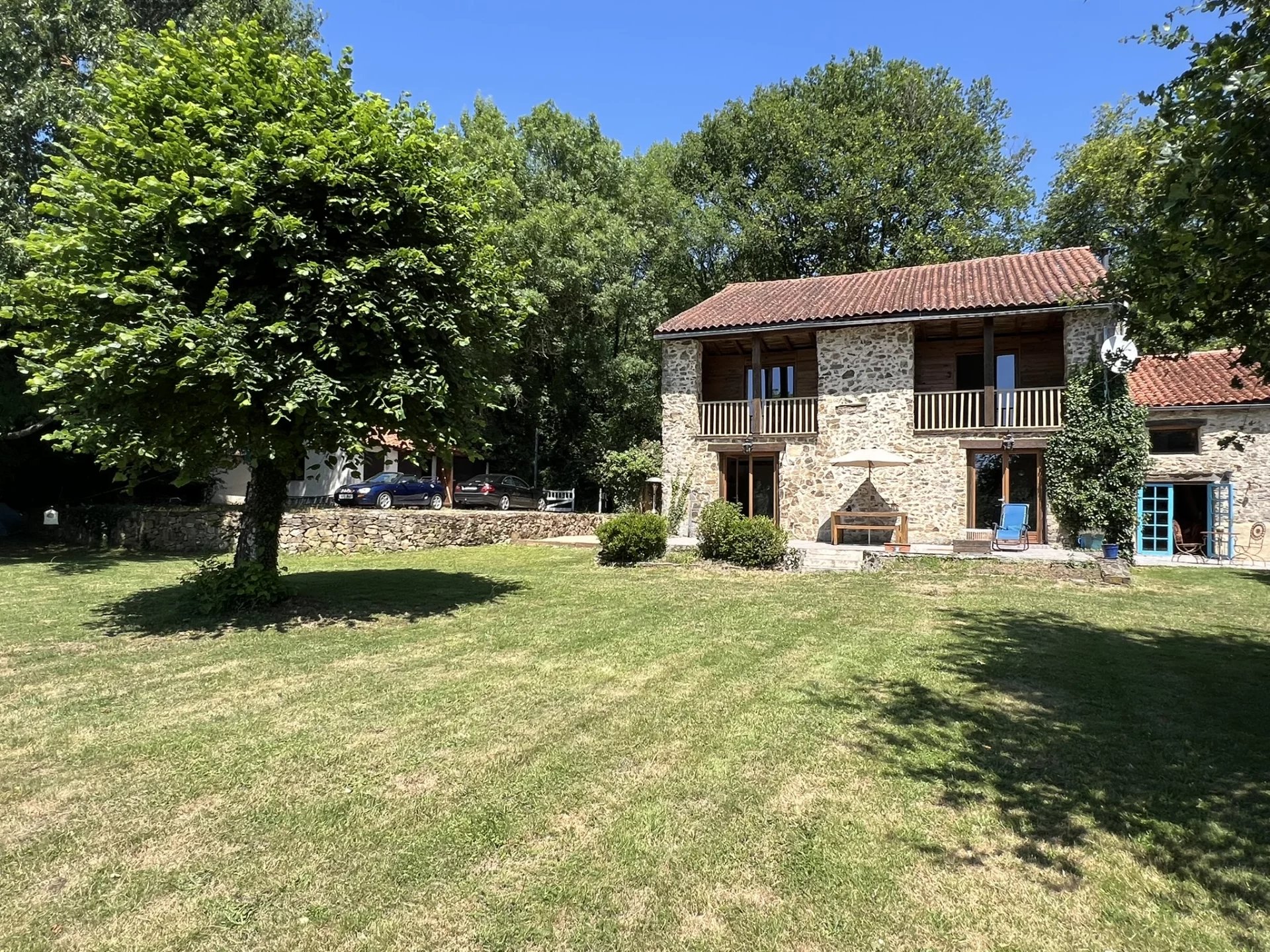 House in Saint-Mathieu - view 1