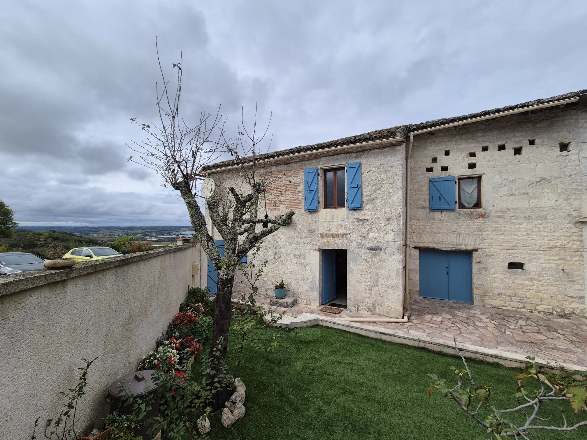 House in Lauzerte - view 1