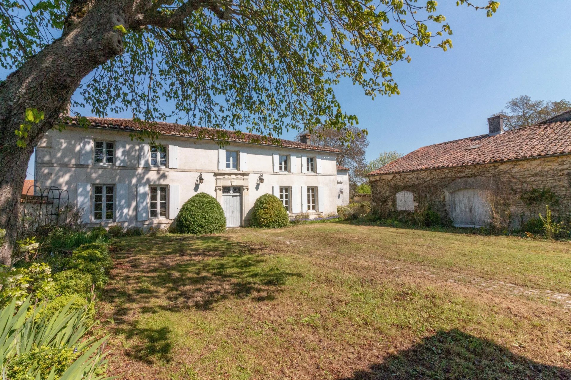 House in Segonzac - view 1