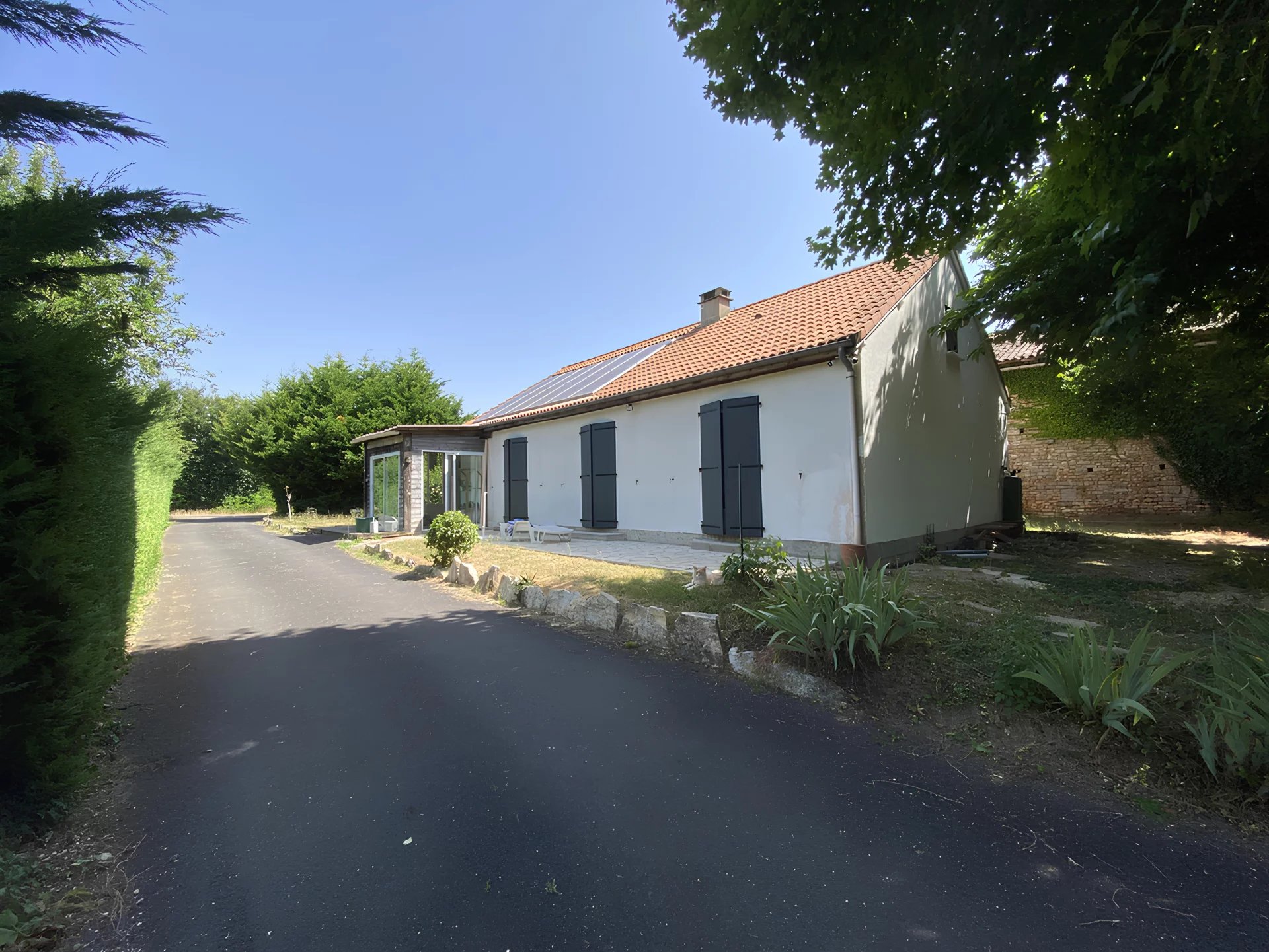 House in Lizant - view 1