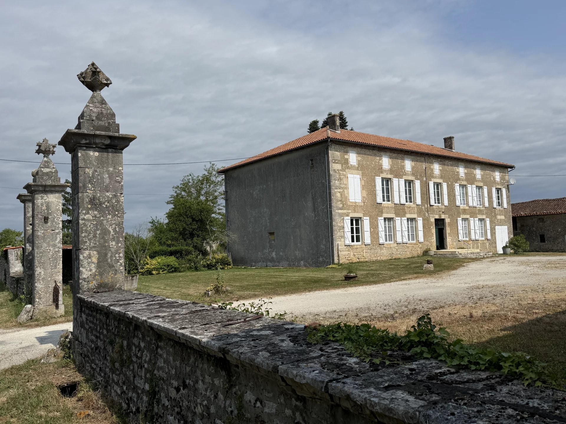 House in Vieux-Ruffec - view 1