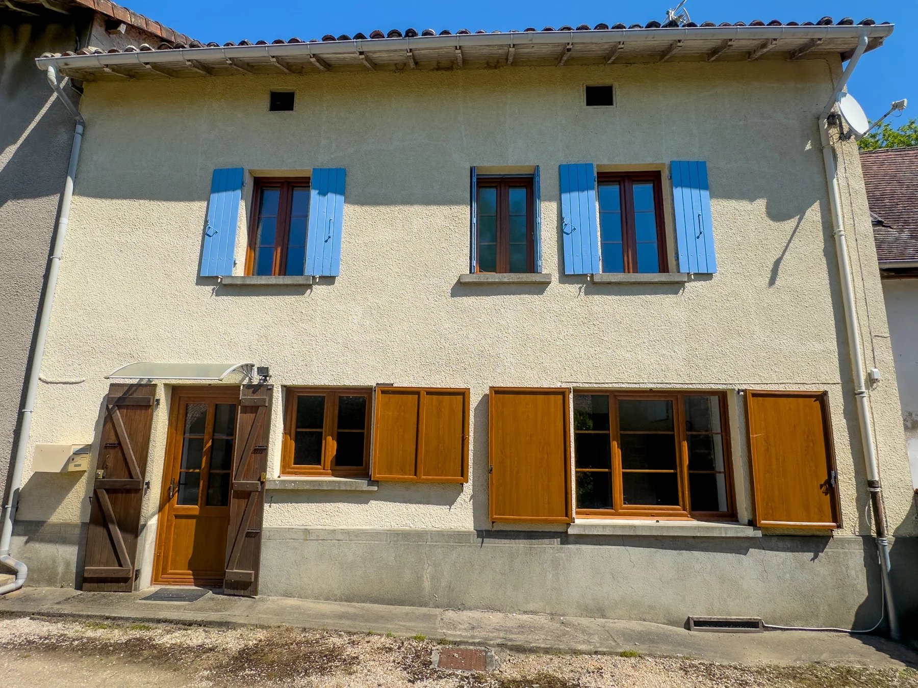 House in Saint-Saud-Lacoussiere - view 1
