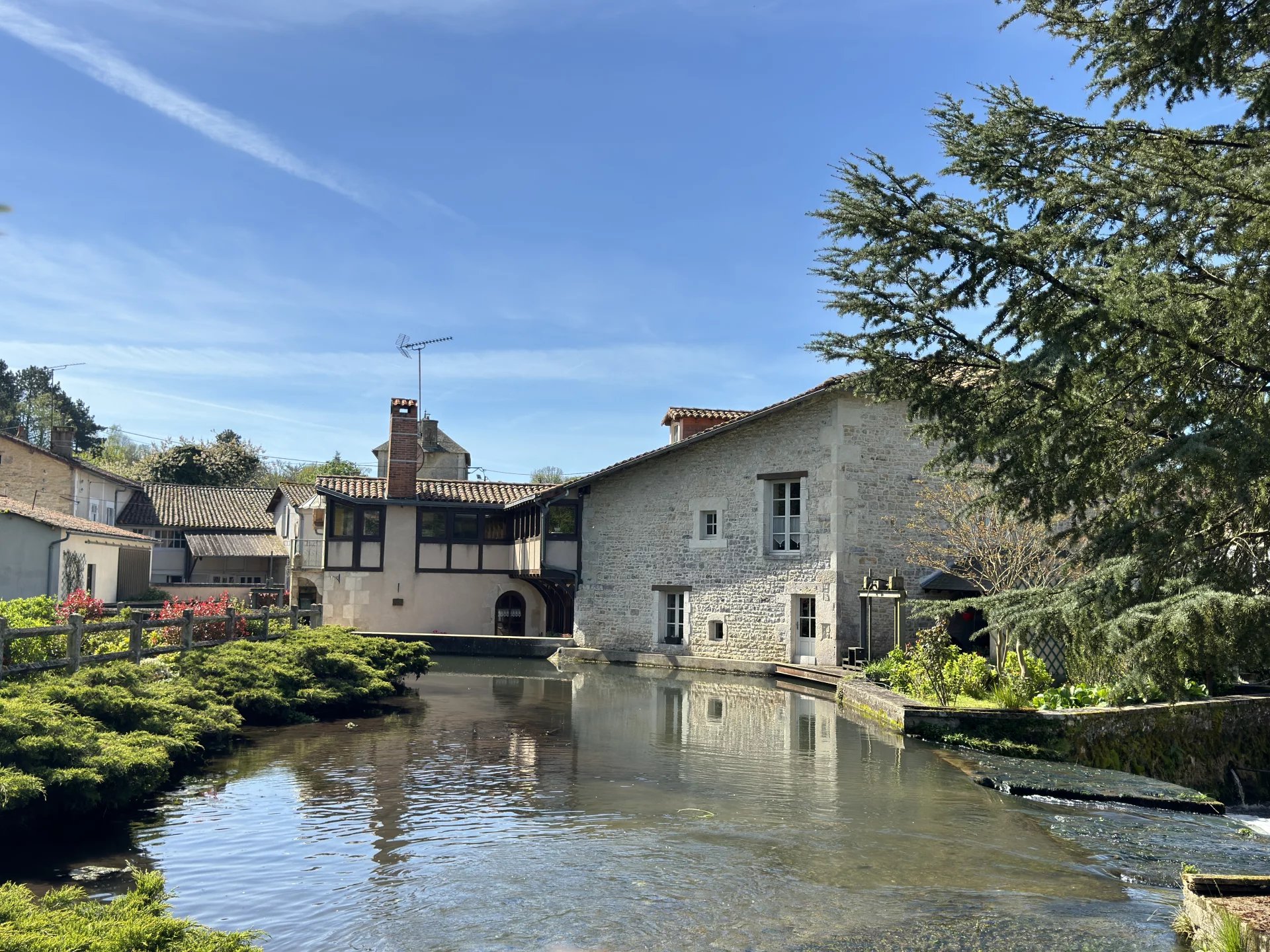 House in Lizant - view 1