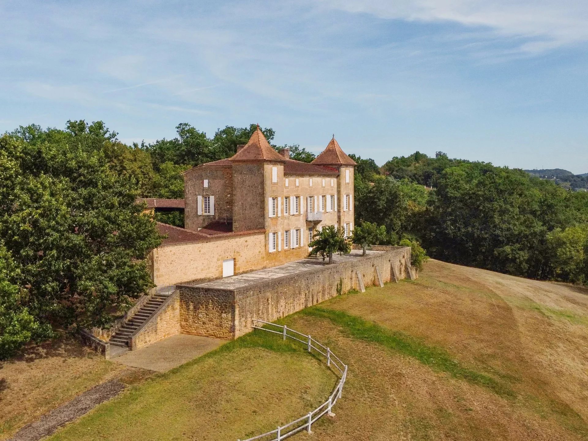 House in Monflanquin - view 1