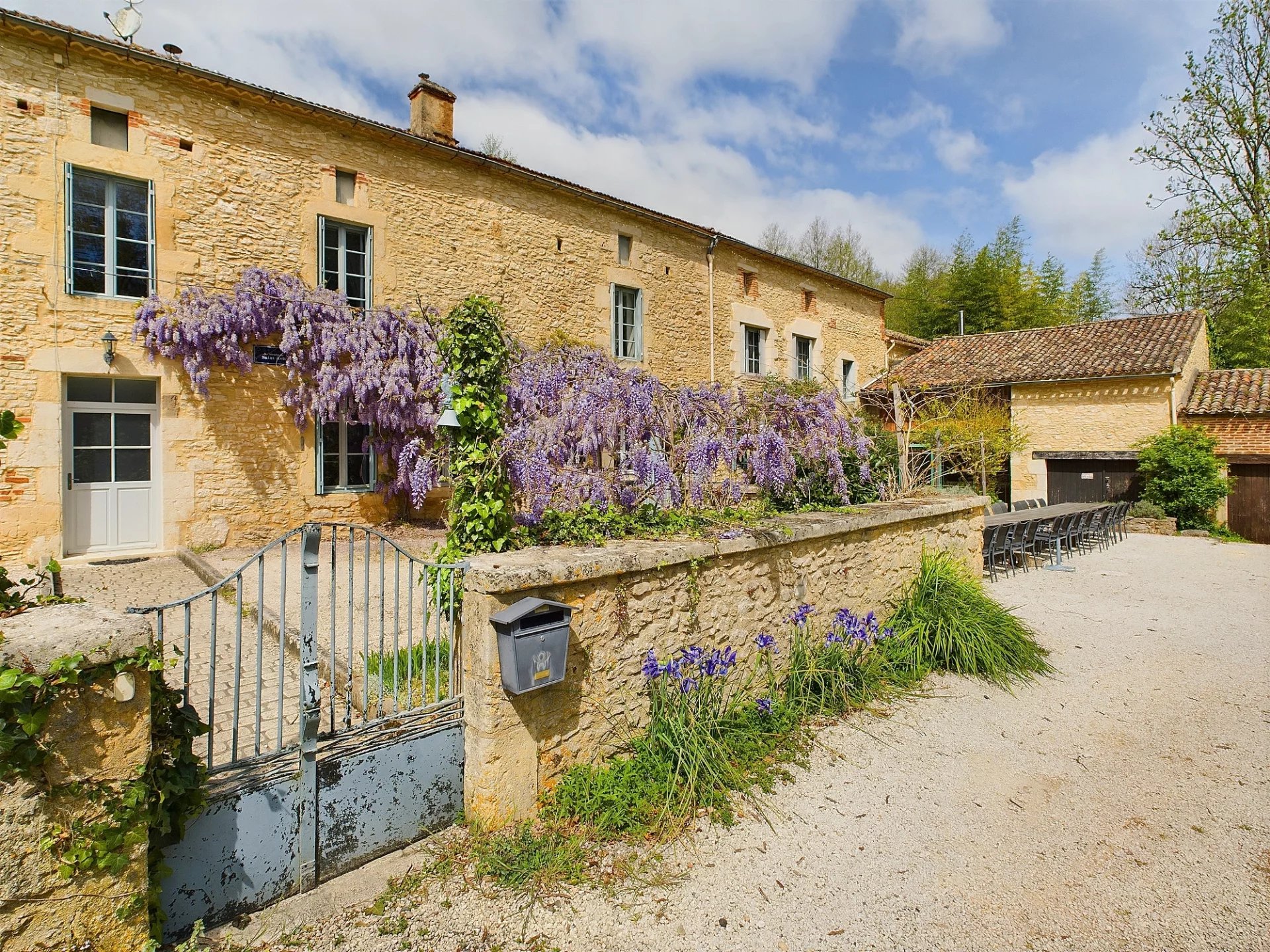 House in Monflanquin - view 1
