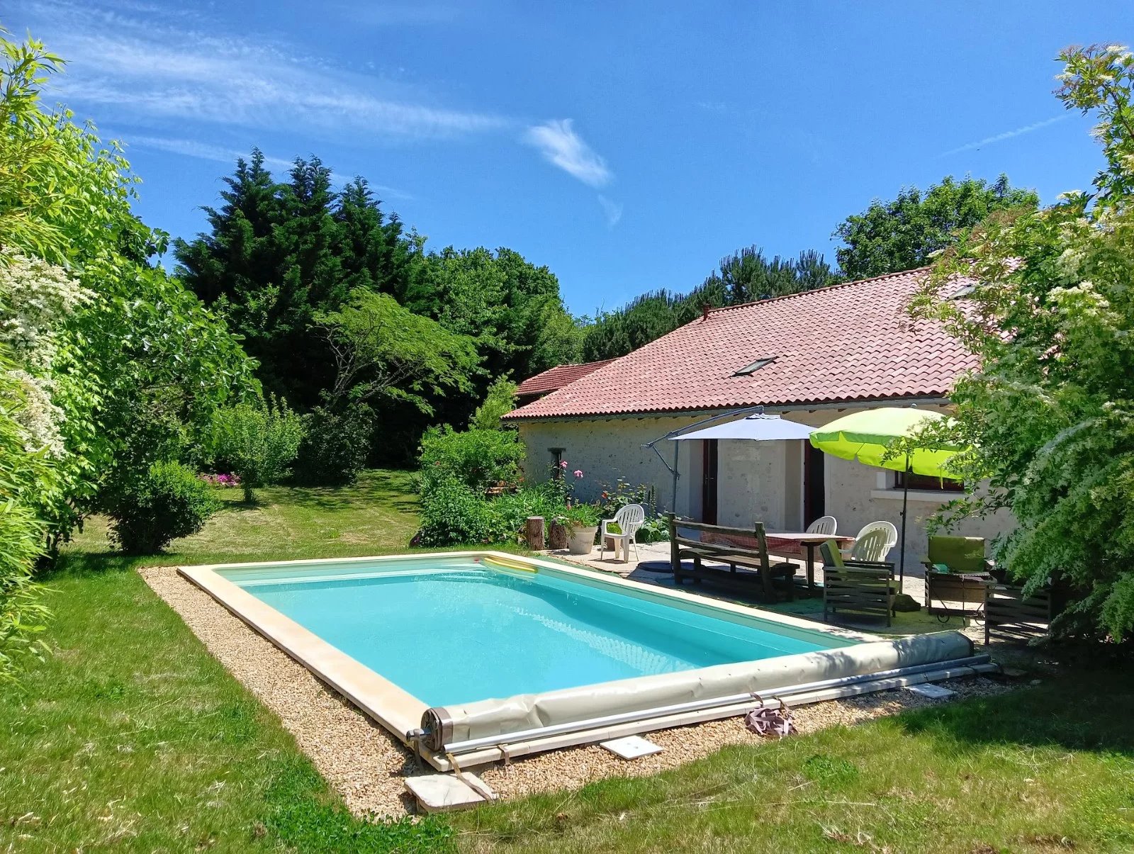 House in Chateau-l'Eveque - view 1